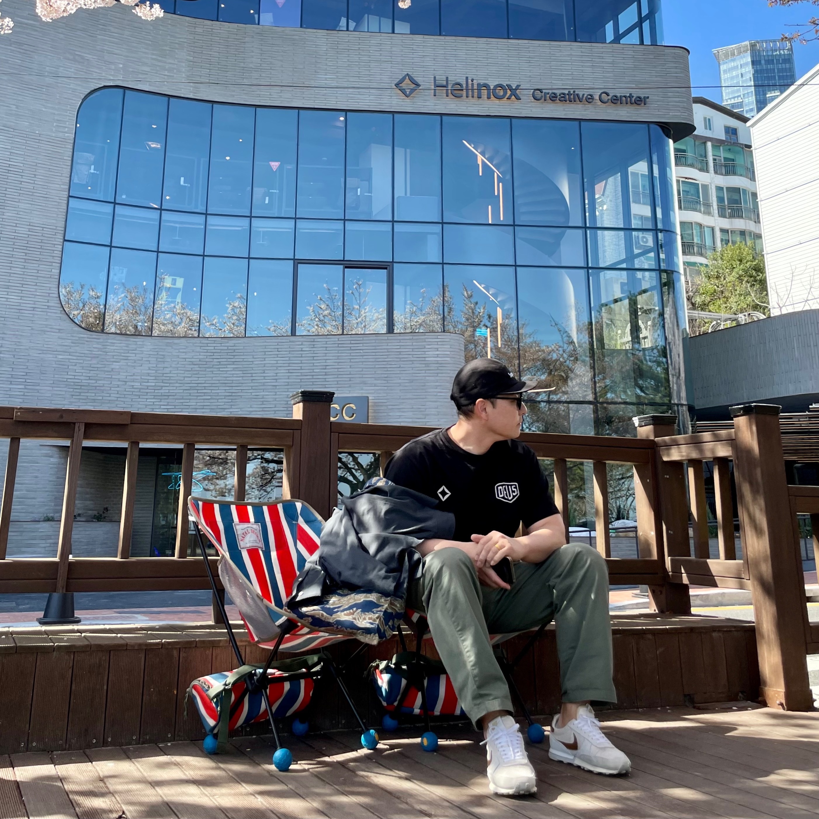 Helinox x Deus Ex Machina T-Shirt Black, Helinox x Natal Design Chair One Natal Stripe 착용 스타일