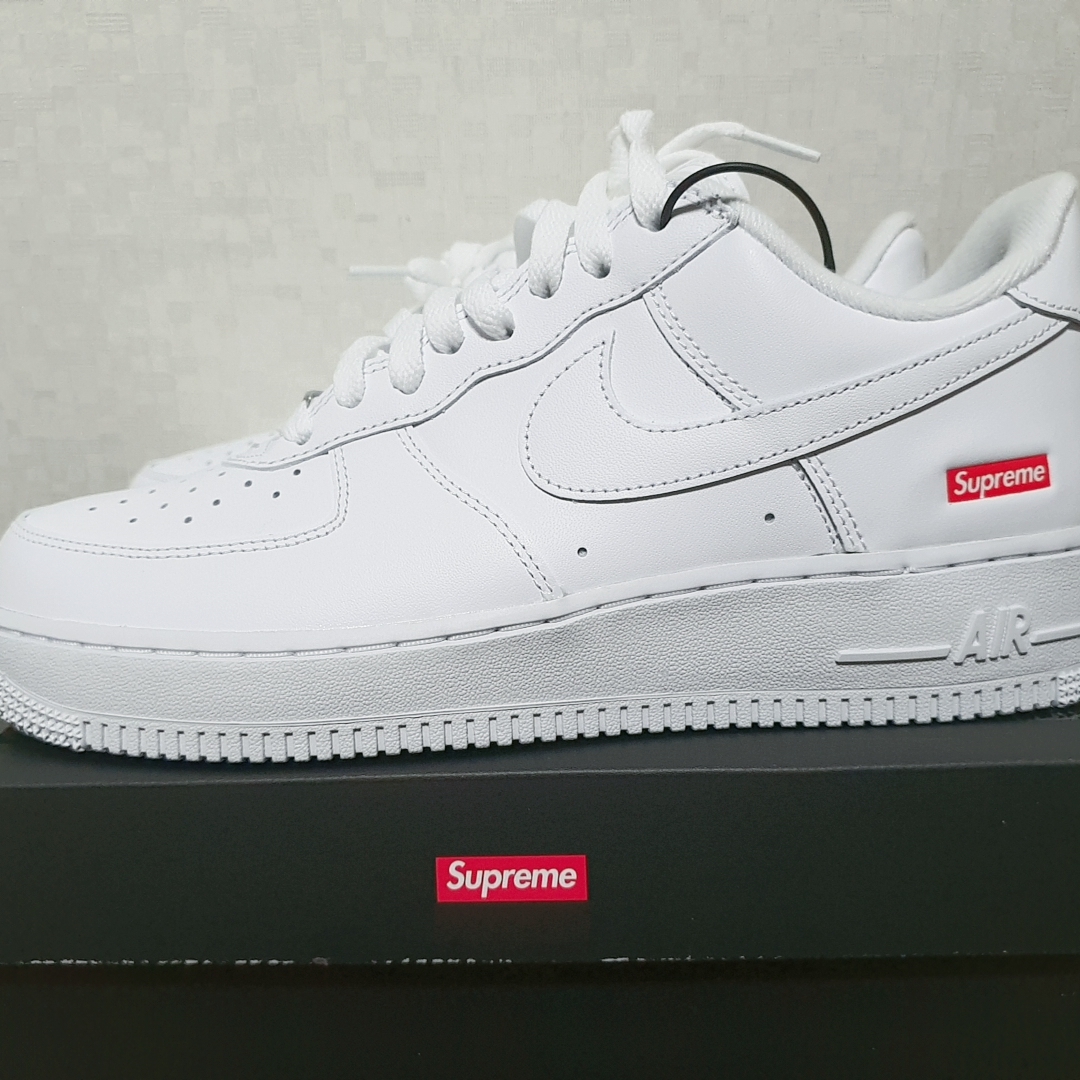 Nike x Supreme Air Force 1 Low White 착용 스타일 - 2