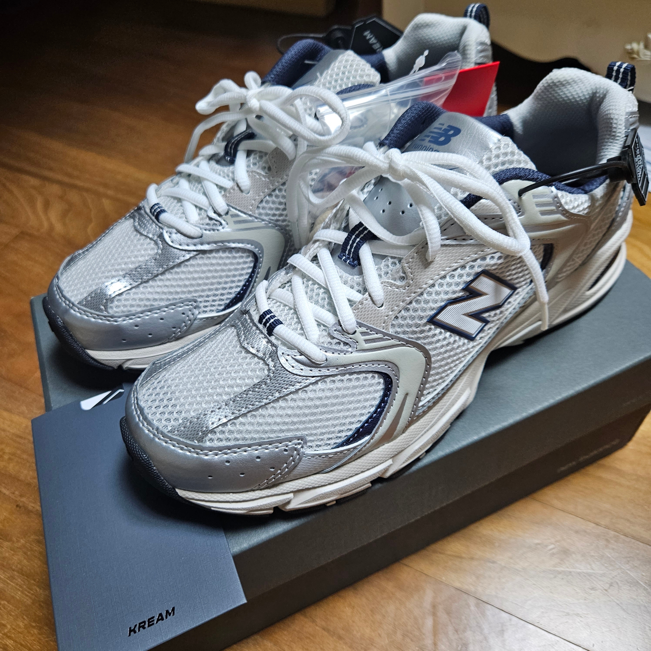 New Balance 530 Steel Grey 착용 스타일