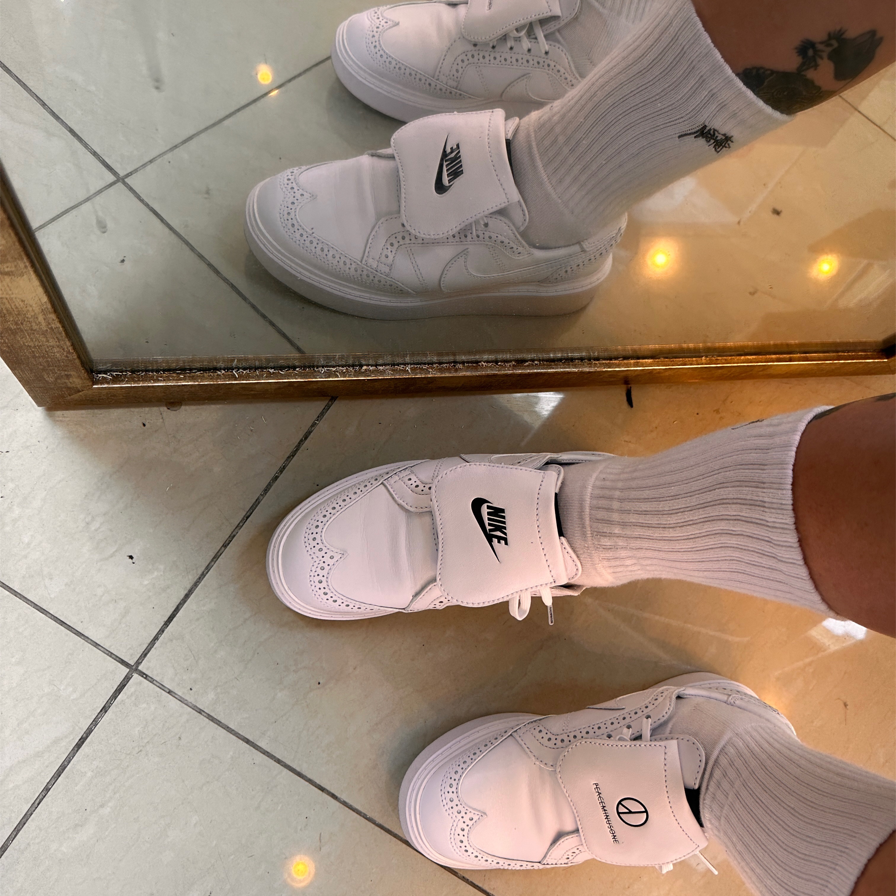 Stussy Small Stock Crew Socks White (3 Pack), Nike x Peaceminusone Kwondo1 White 착용 스타일