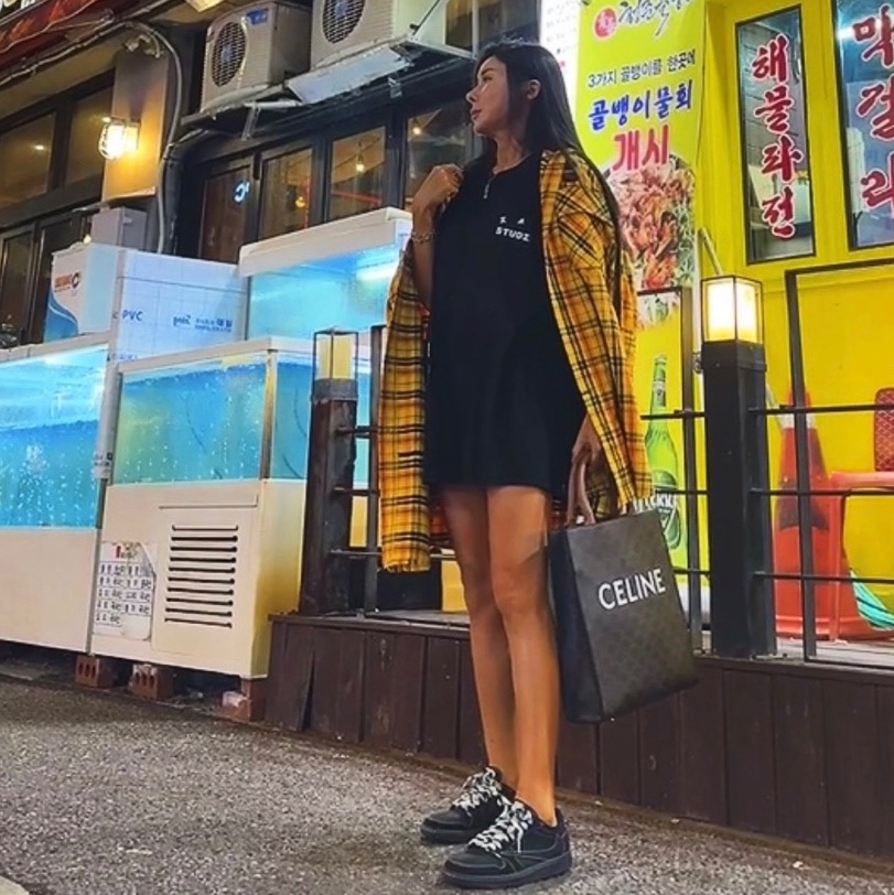 Jordan 1 x Travis Scott Retro Low OG SP Black Phantom, Wooyoungmi Embroidered Ball Cap Black - 23SS 착용 스타일 - 4