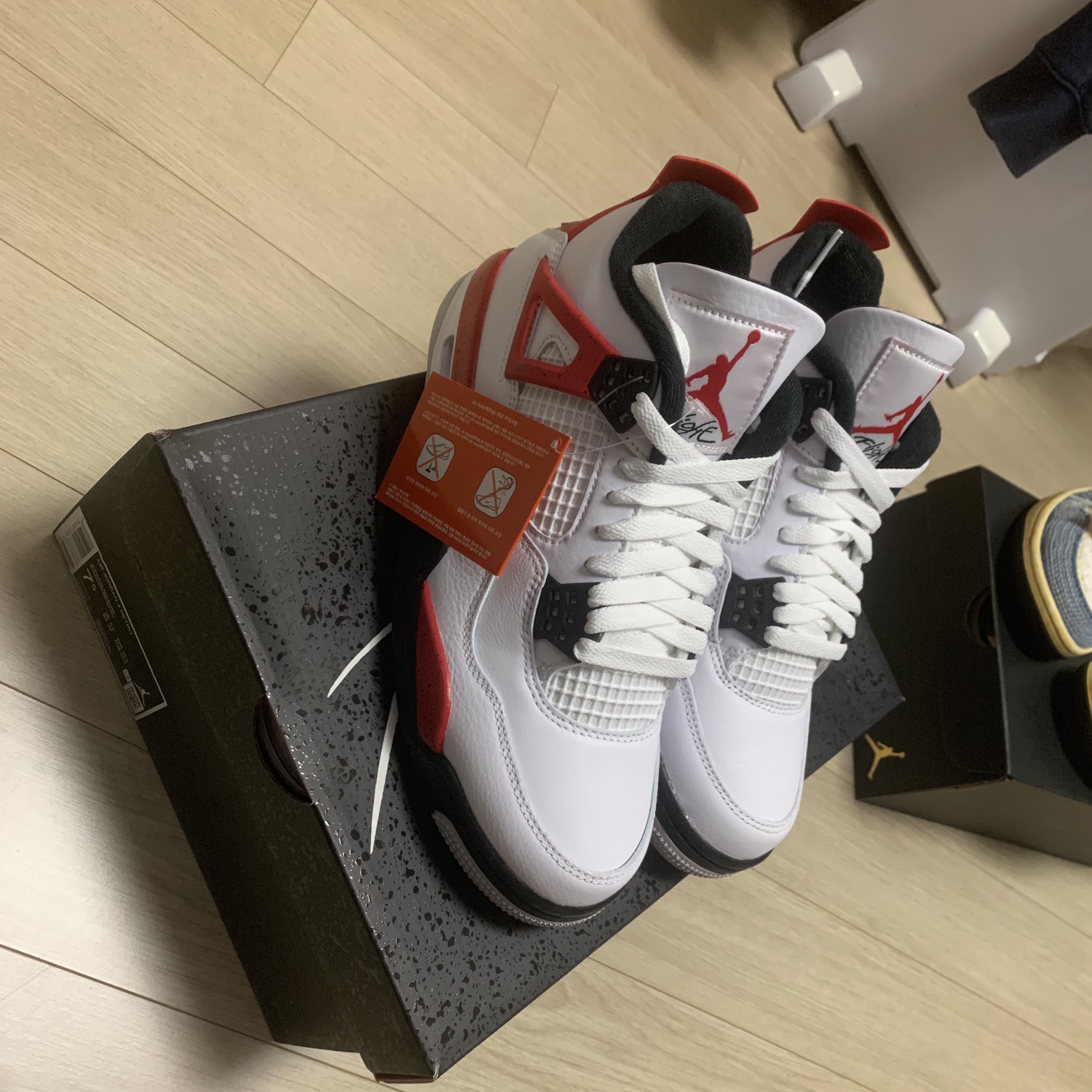 Jordan 4 Retro Red Cement 착용 스타일 - 4