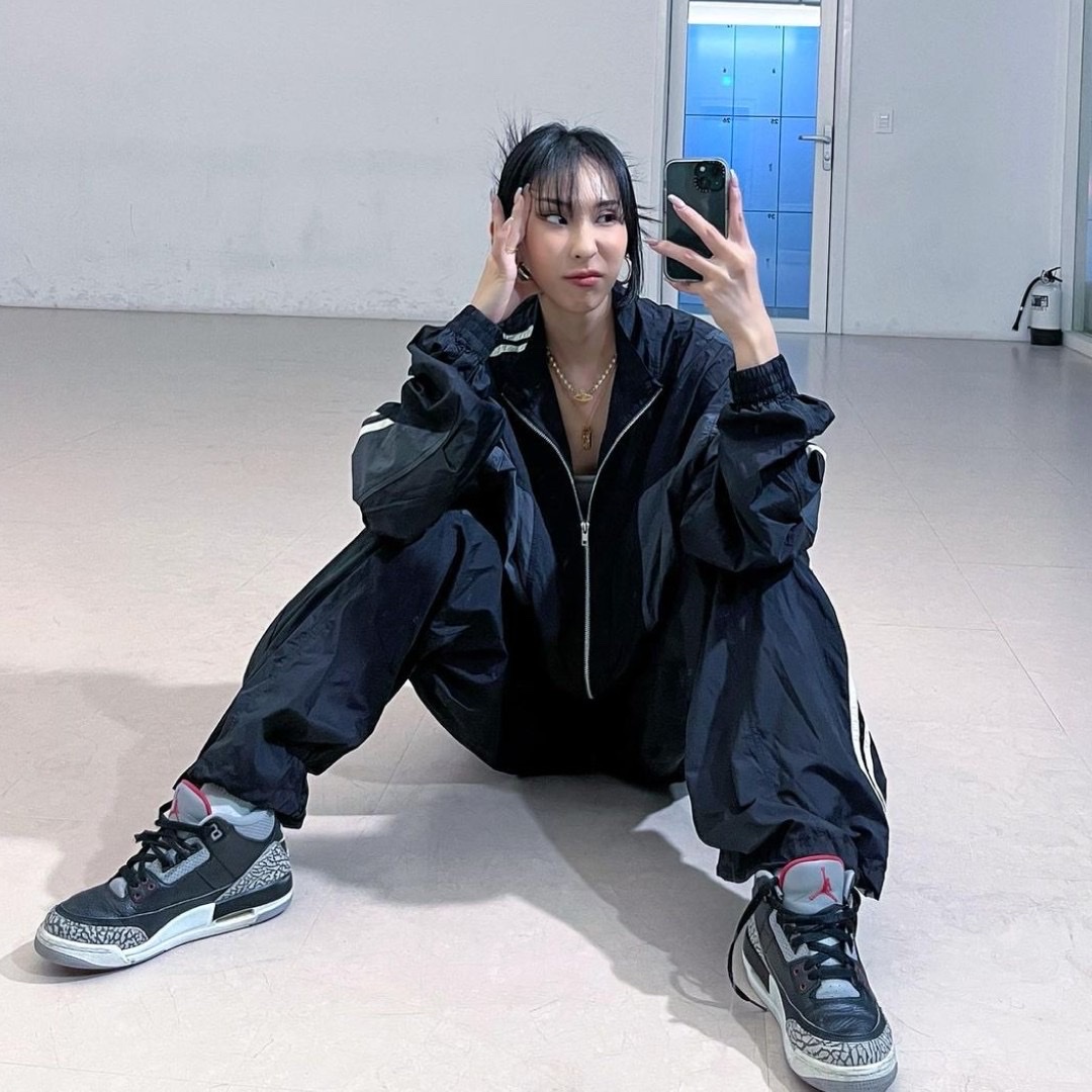 Jordan 3 Retro OG Black Cement 2018, Jordan 1 x Travis Scott x Fragment Retro Low OG SP Military Blue 착용 스타일 - 2
