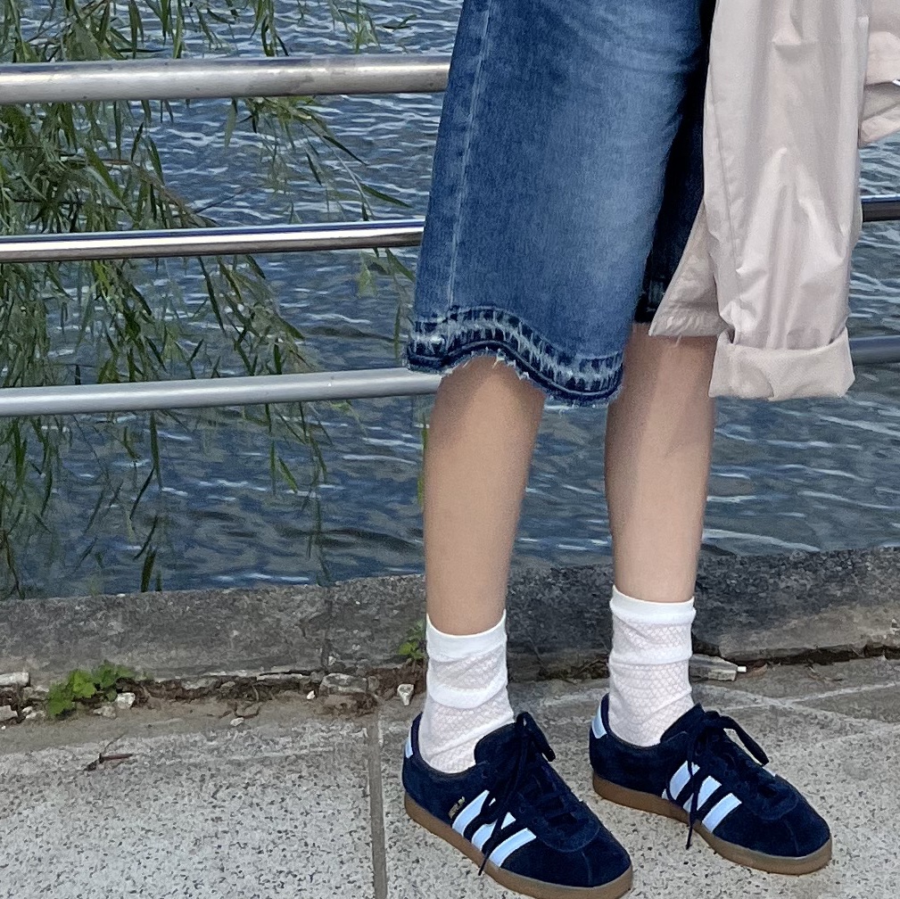 Adidas Berlin Collegiate Navy Pantone 착용 스타일