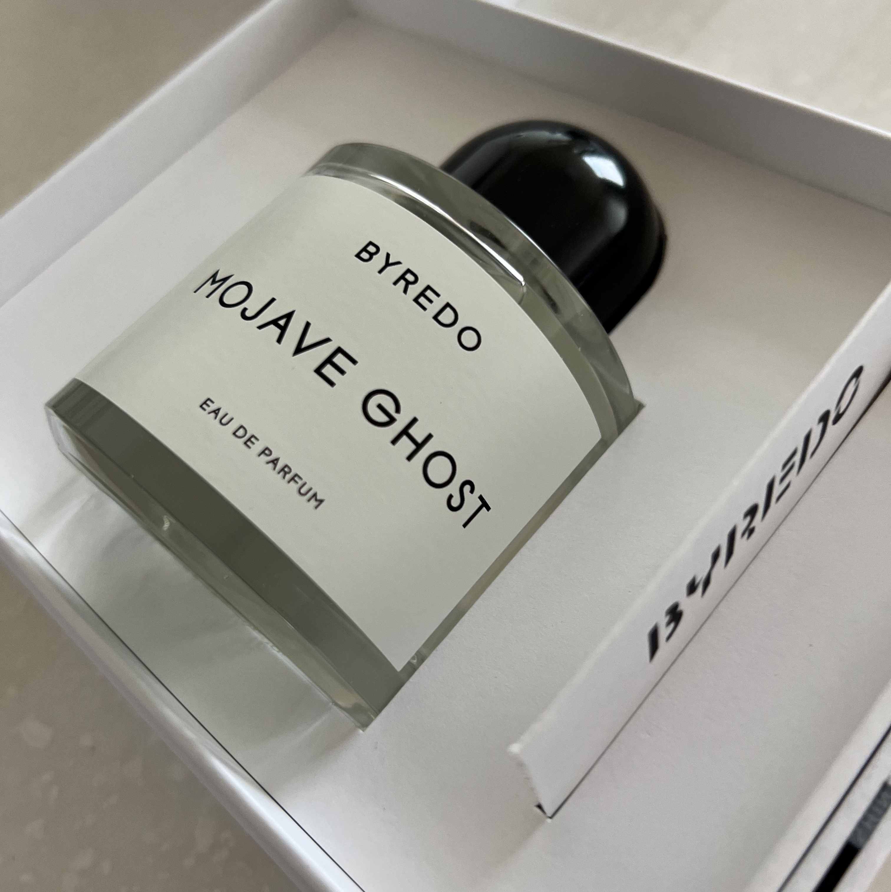 Byredo Mojave Ghost Eau De Parfum 100ml 착용 스타일 - 4
