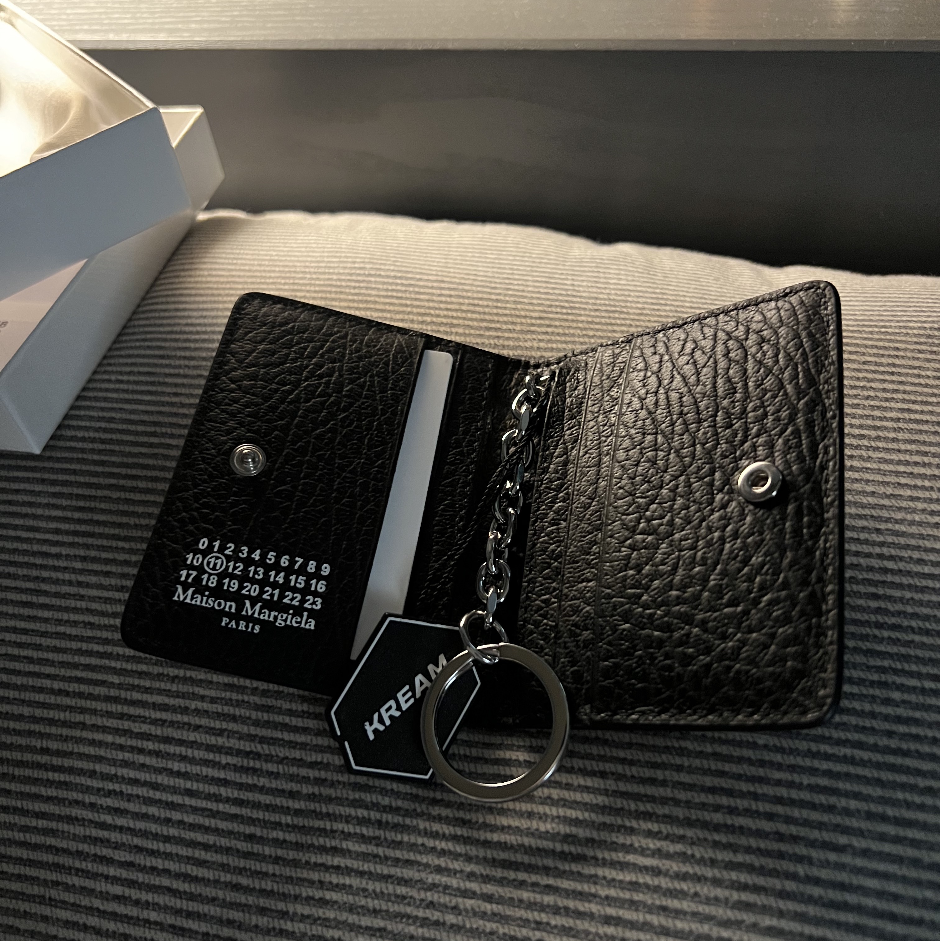 Maison Margiela Keyring Wallet Black 착용 스타일 - 3