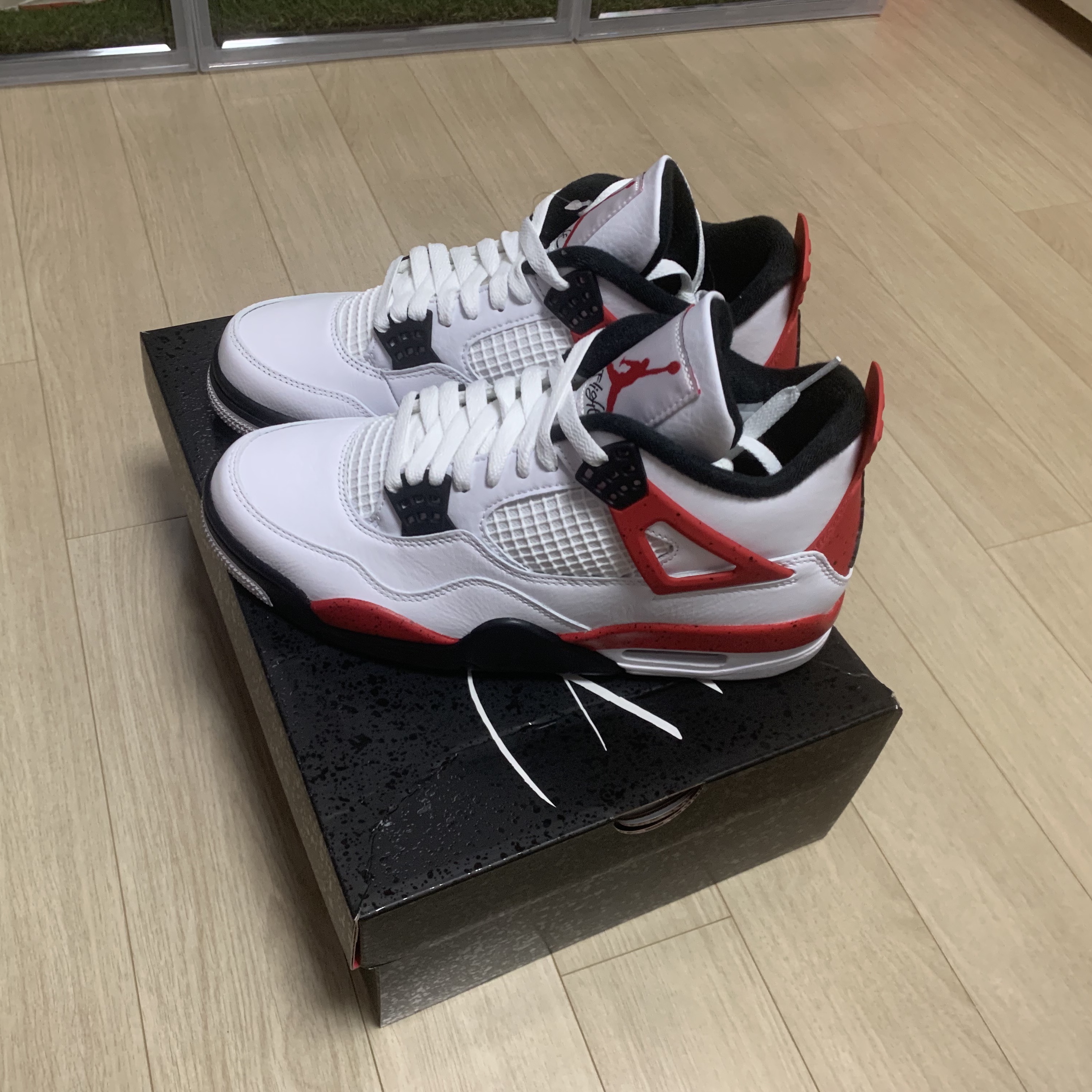 Jordan 4 Retro Red Cement 착용 스타일 - 2