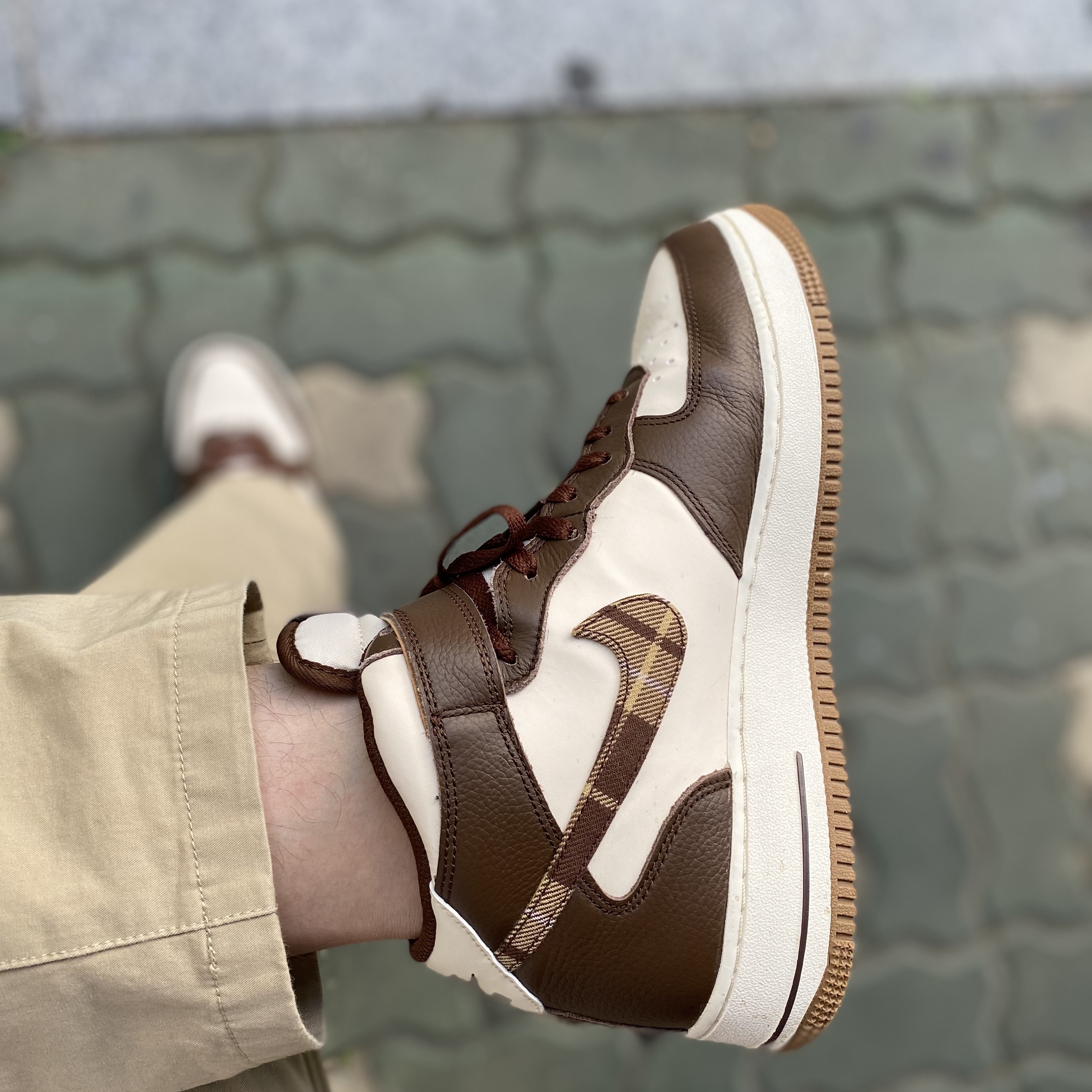 Nike Air Force 1 Mid '07 LX Cacao Wow and Pale Ivory 착용 스타일 - 2