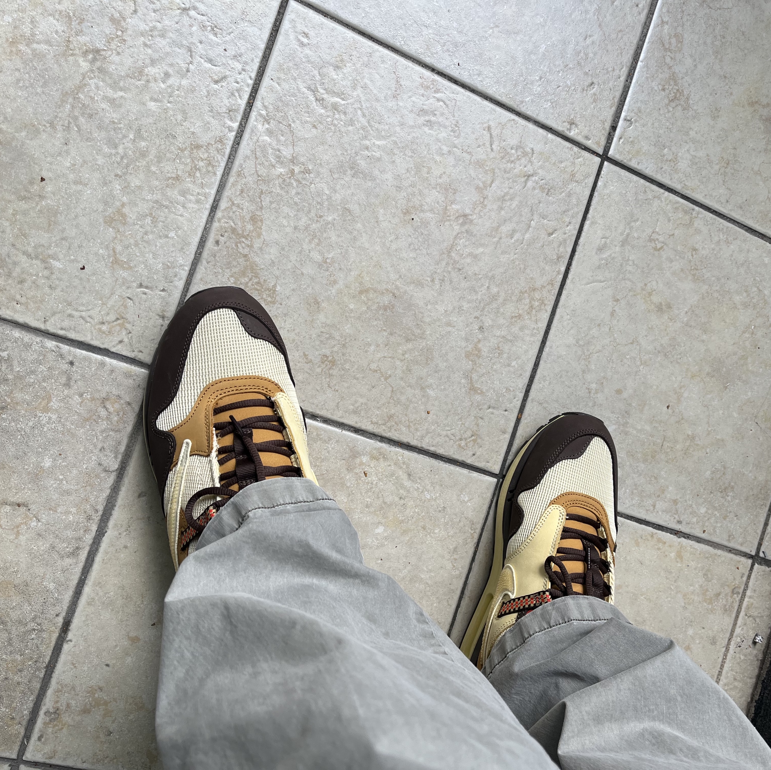 Nike x Travis Scott Air Max 1 Cact.us Brown 착용 스타일
