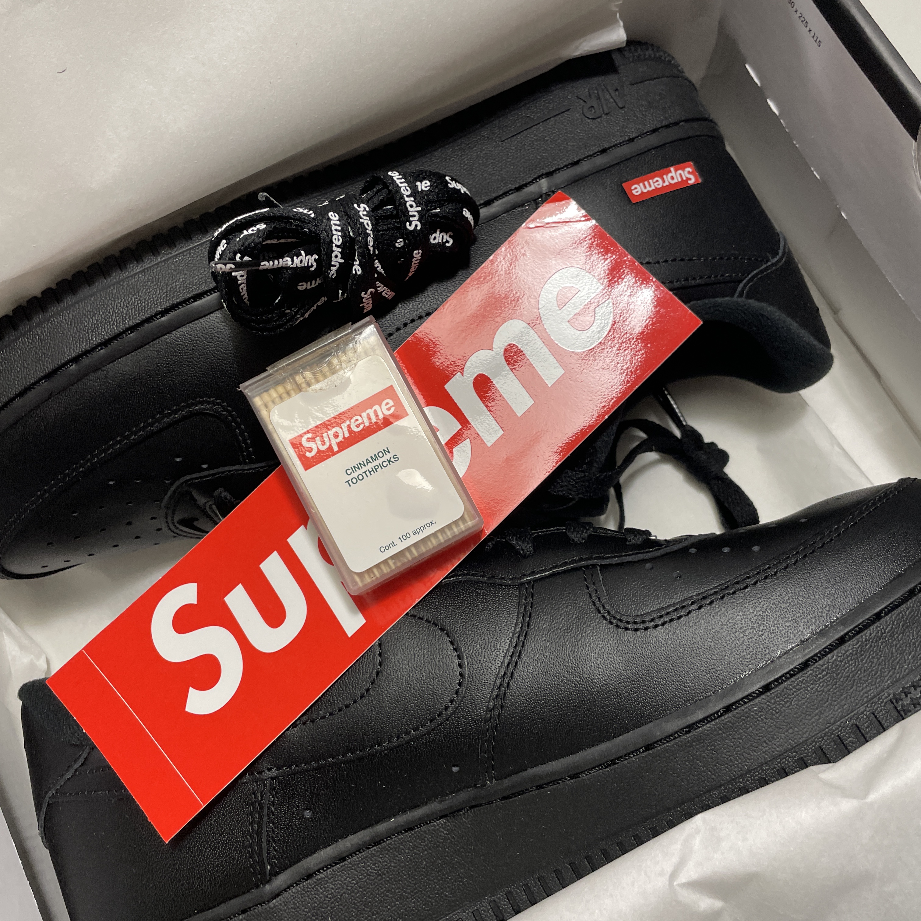 Nike x Supreme Air Force 1 Low Black 착용 스타일