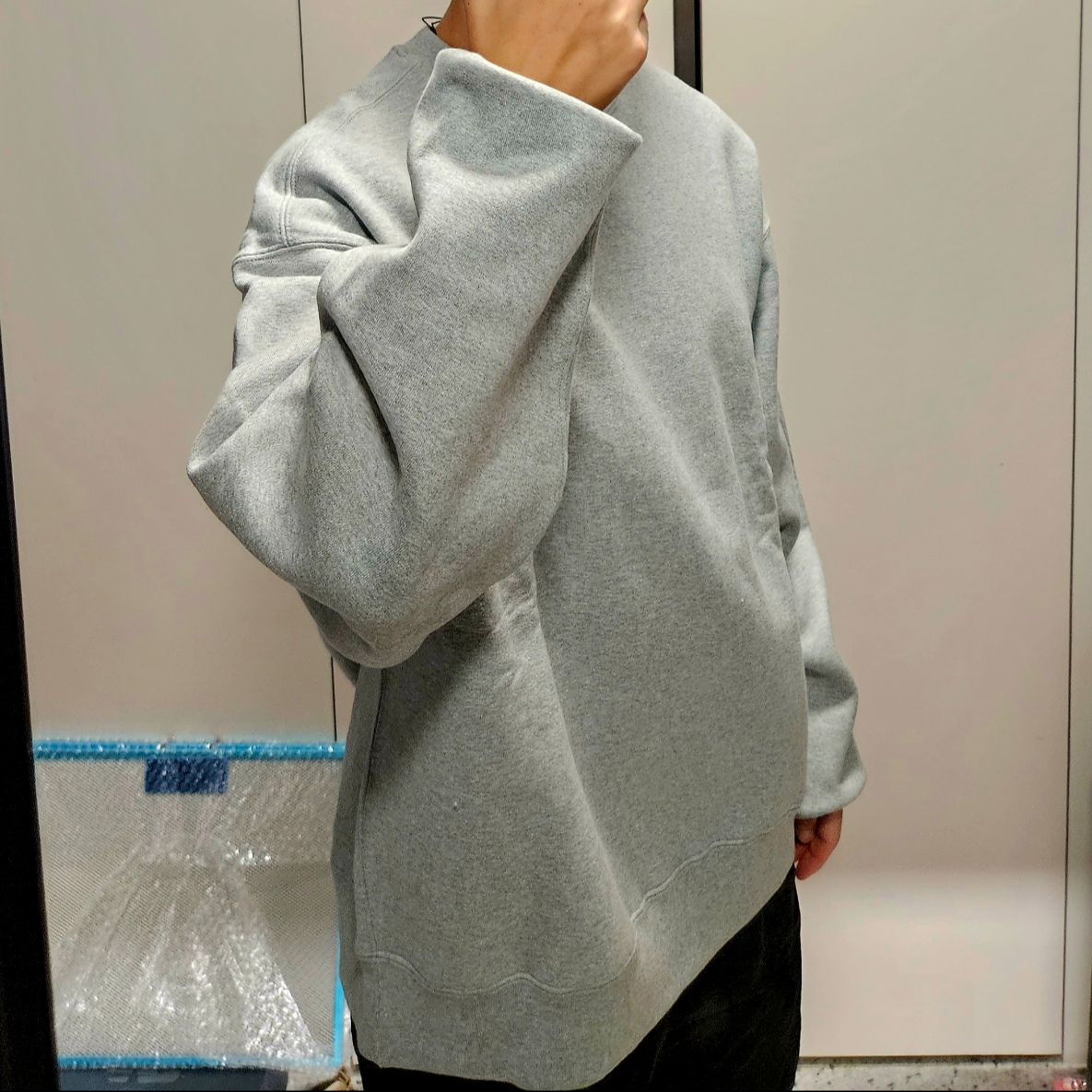 Nike x Stussy NRG Fleece Crewneck Dark Grey Heather (DO9337-063) 착용 스타일 - 2