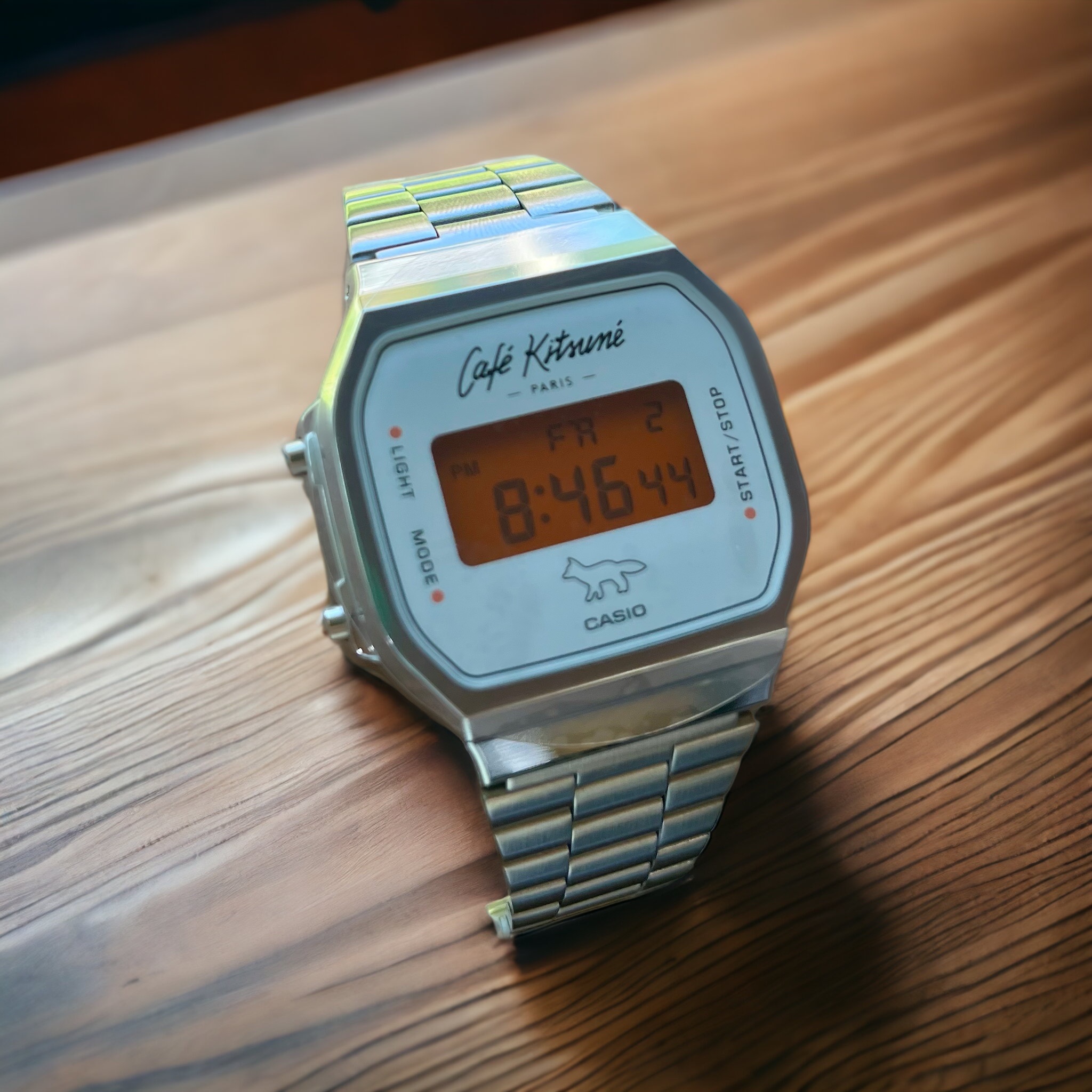 Casio x Maison Kitsune Cafe A168WECK-7A 착용 스타일