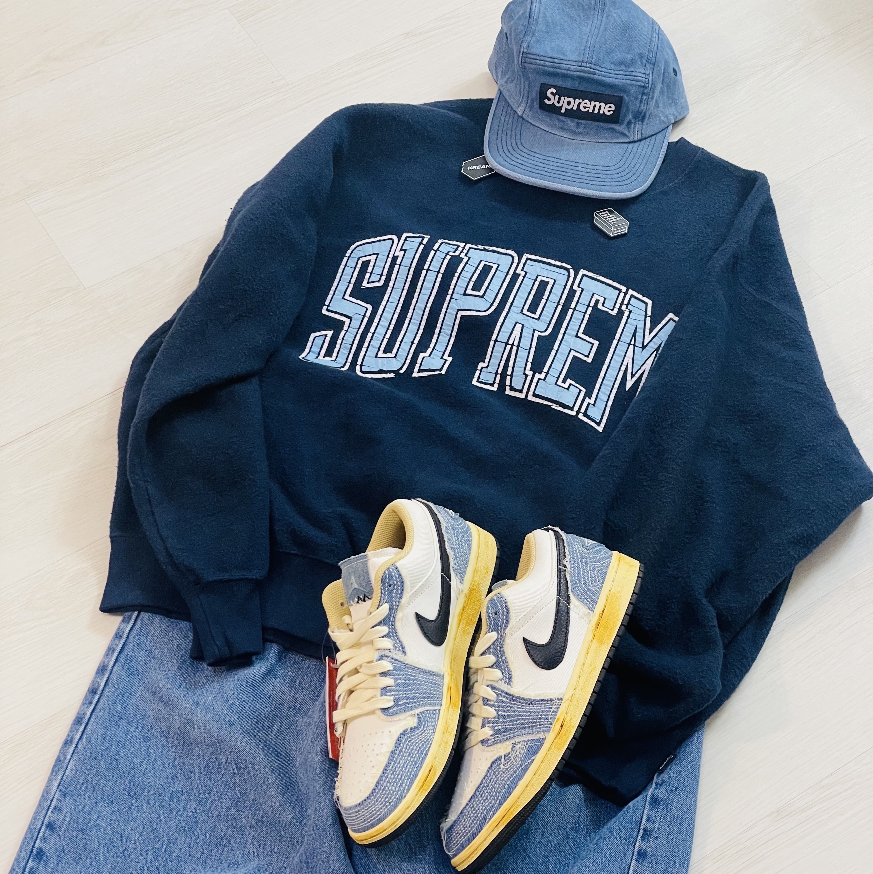Supreme Inside Out Crewneck Navy - 23FW, Supreme Washed Chino Twill Camp Cap Denim - 23FW 착용 스타일