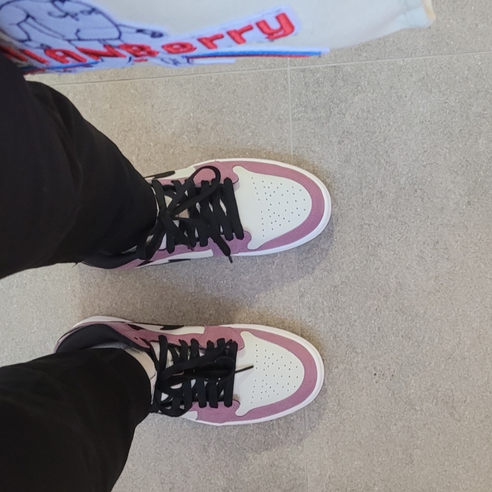 (W) Jordan 1 Mid SE Light Mulberry 착용 스타일 - 2