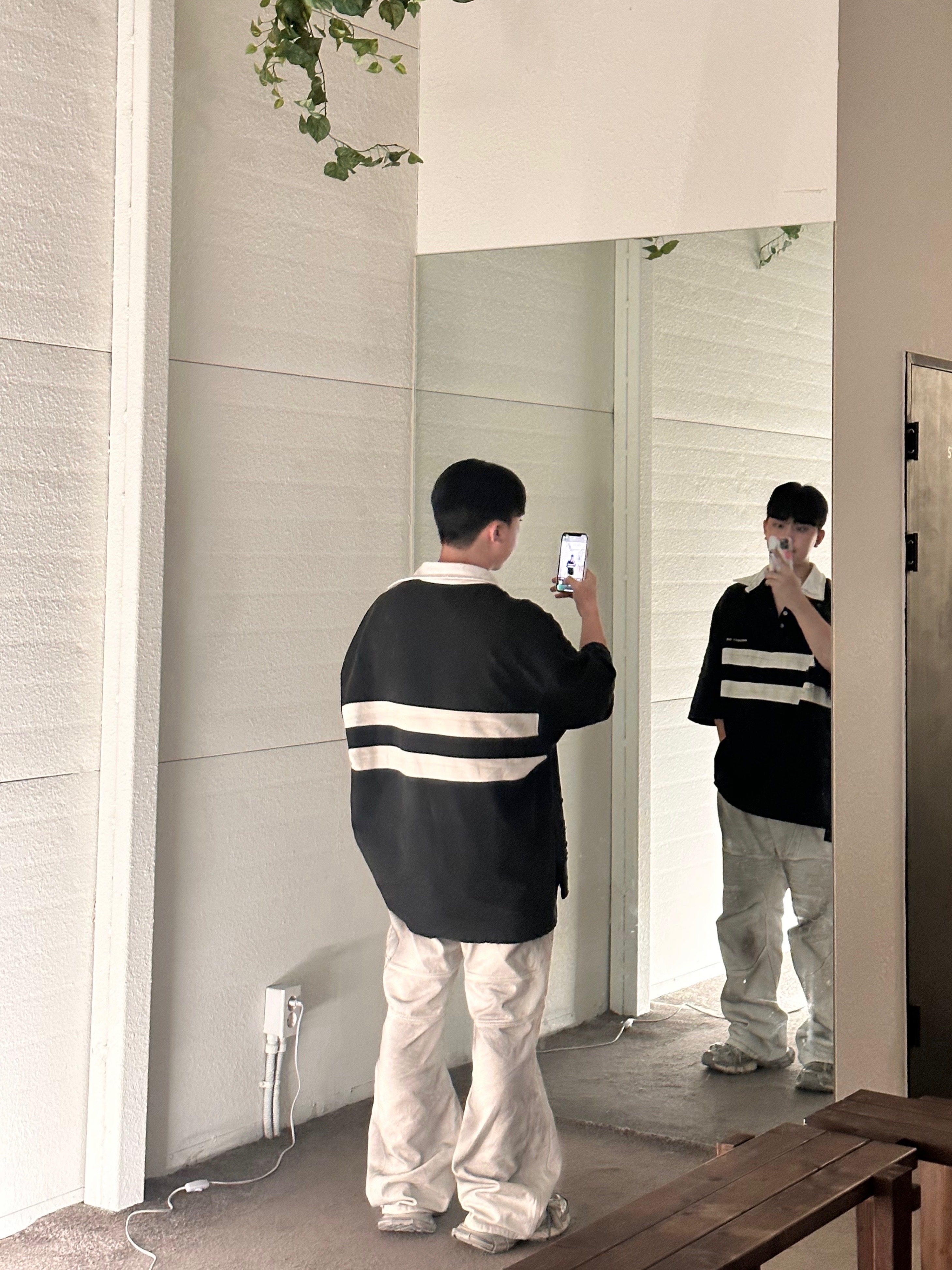 Project G/R Bullied Half Polo Shirts Black, Balenciaga 3XL Sneakers Light Beige 착용 스타일 - 4