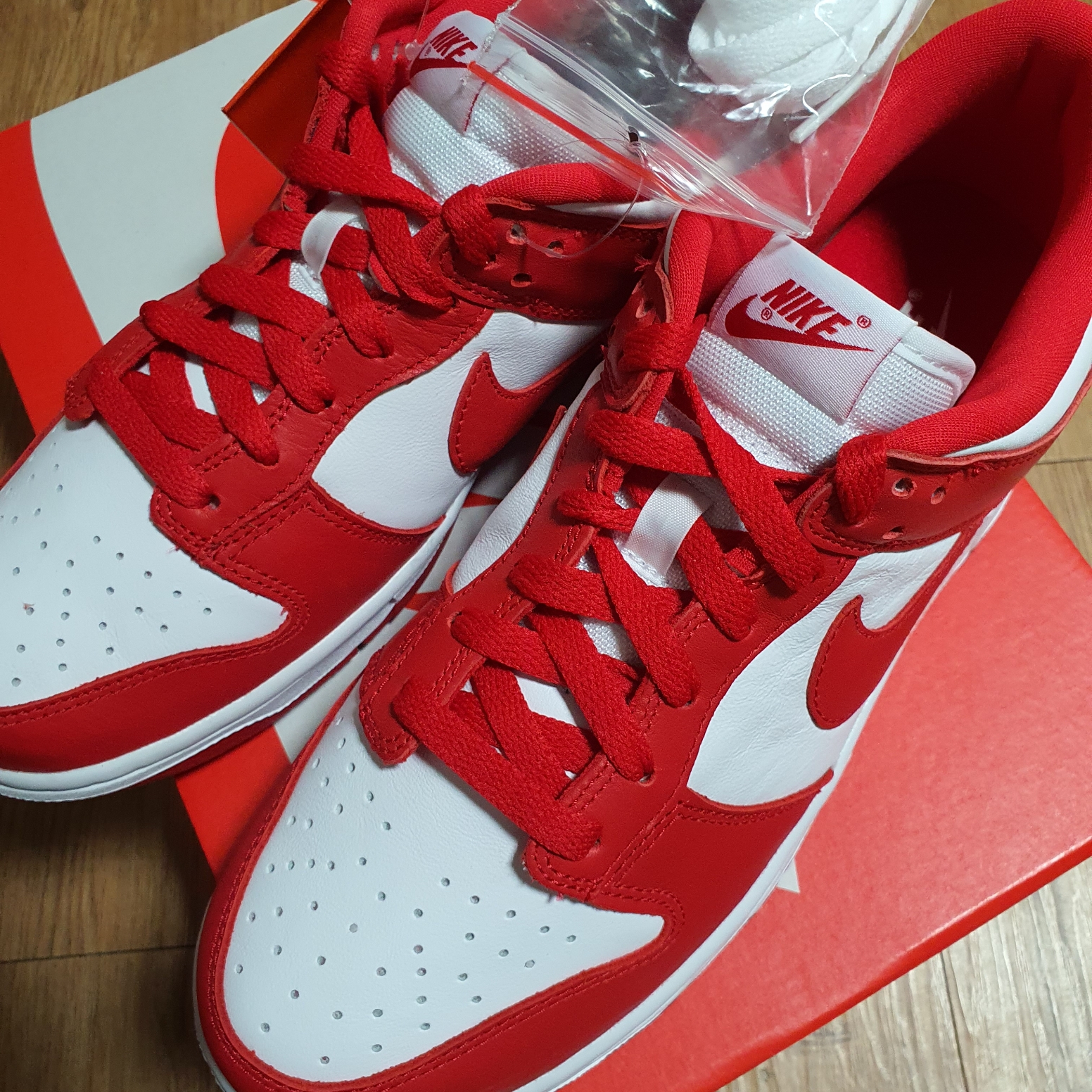 Nike Dunk Low SP White and University Red 2023 착용 스타일 - 1