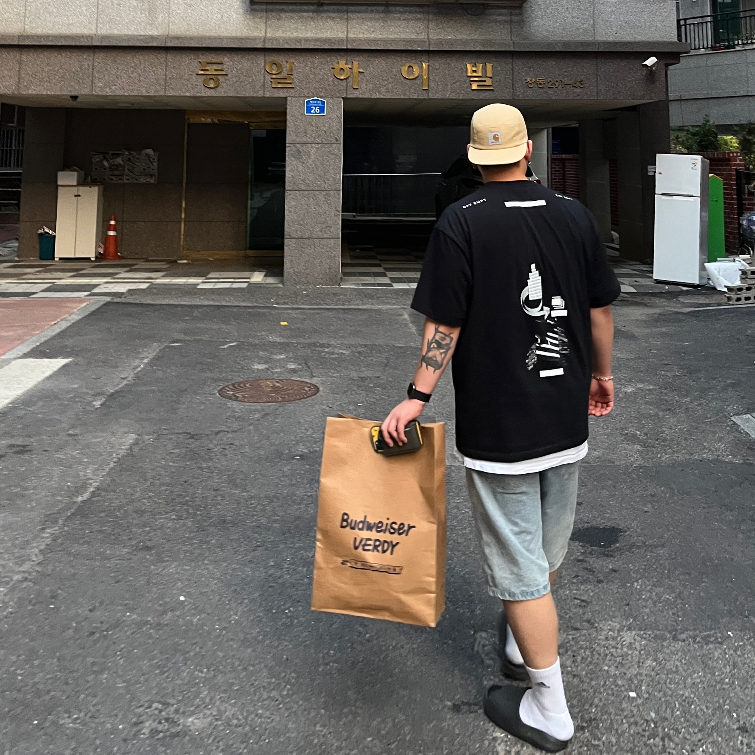Adidas Yeezy Slide Onyx, Cav Empt MD Ascenders T-Shirt Black - 23FW 착용 스타일 - 1