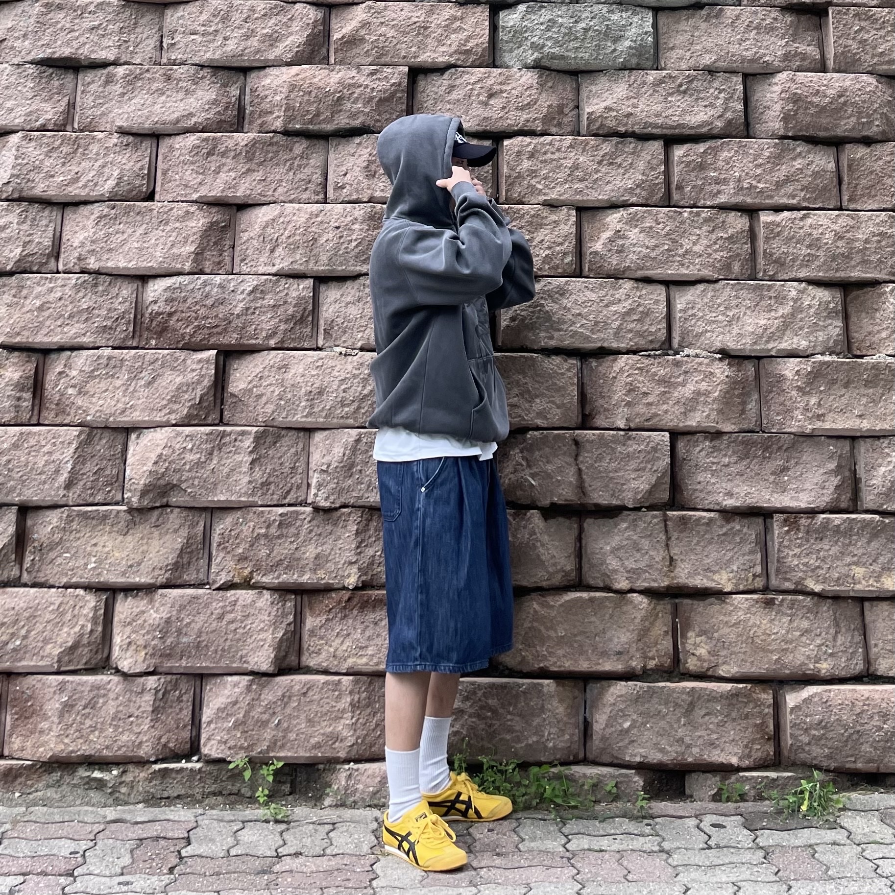 Onitsuka Tiger Mexico 66 Yellow Black 착용 스타일 - 3