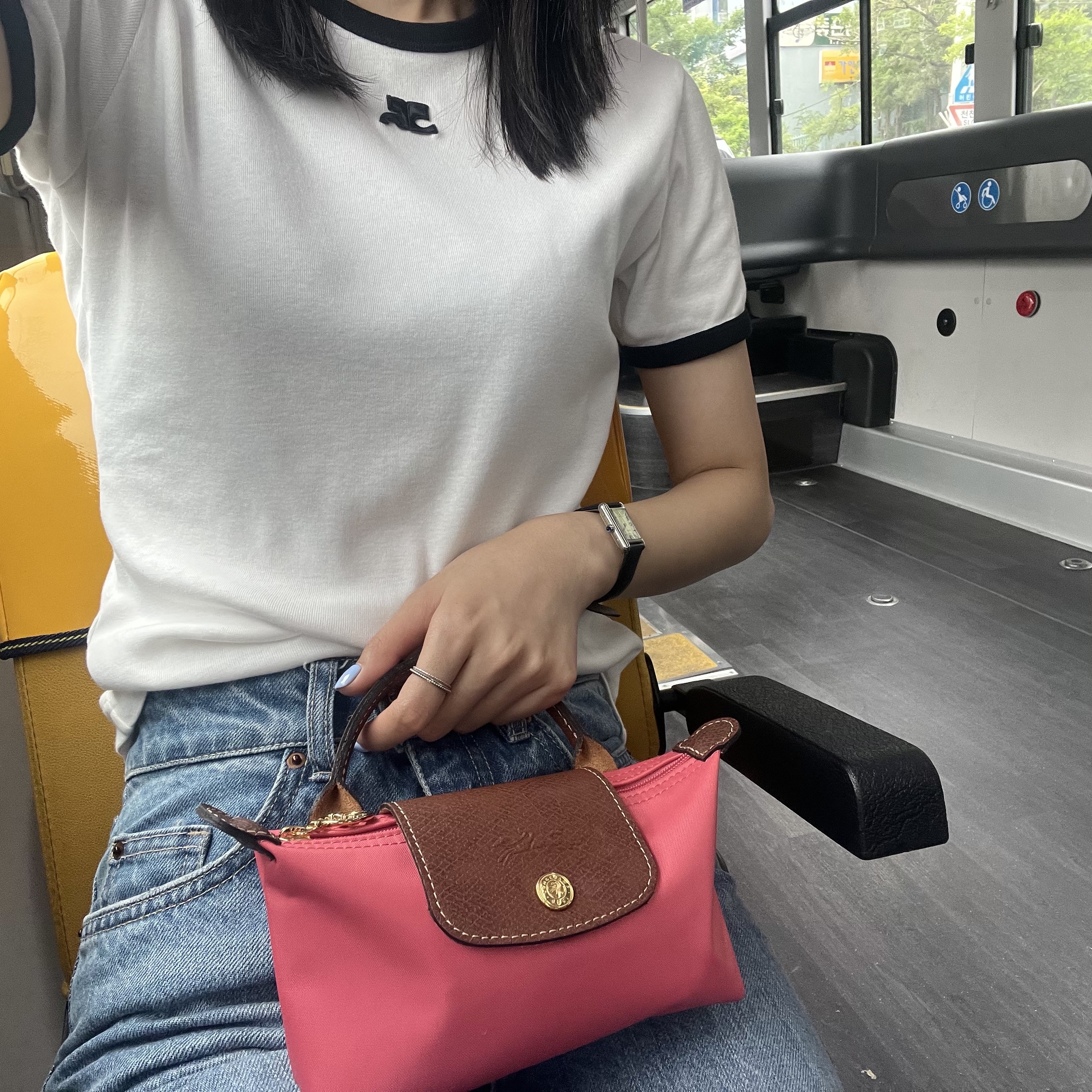Longchamp Le Pliage Original Handle Pouch Grenadine, (W) Courreges Reedition Bumpy Contrast T-Shirt Heritage White Black 착용 스타일