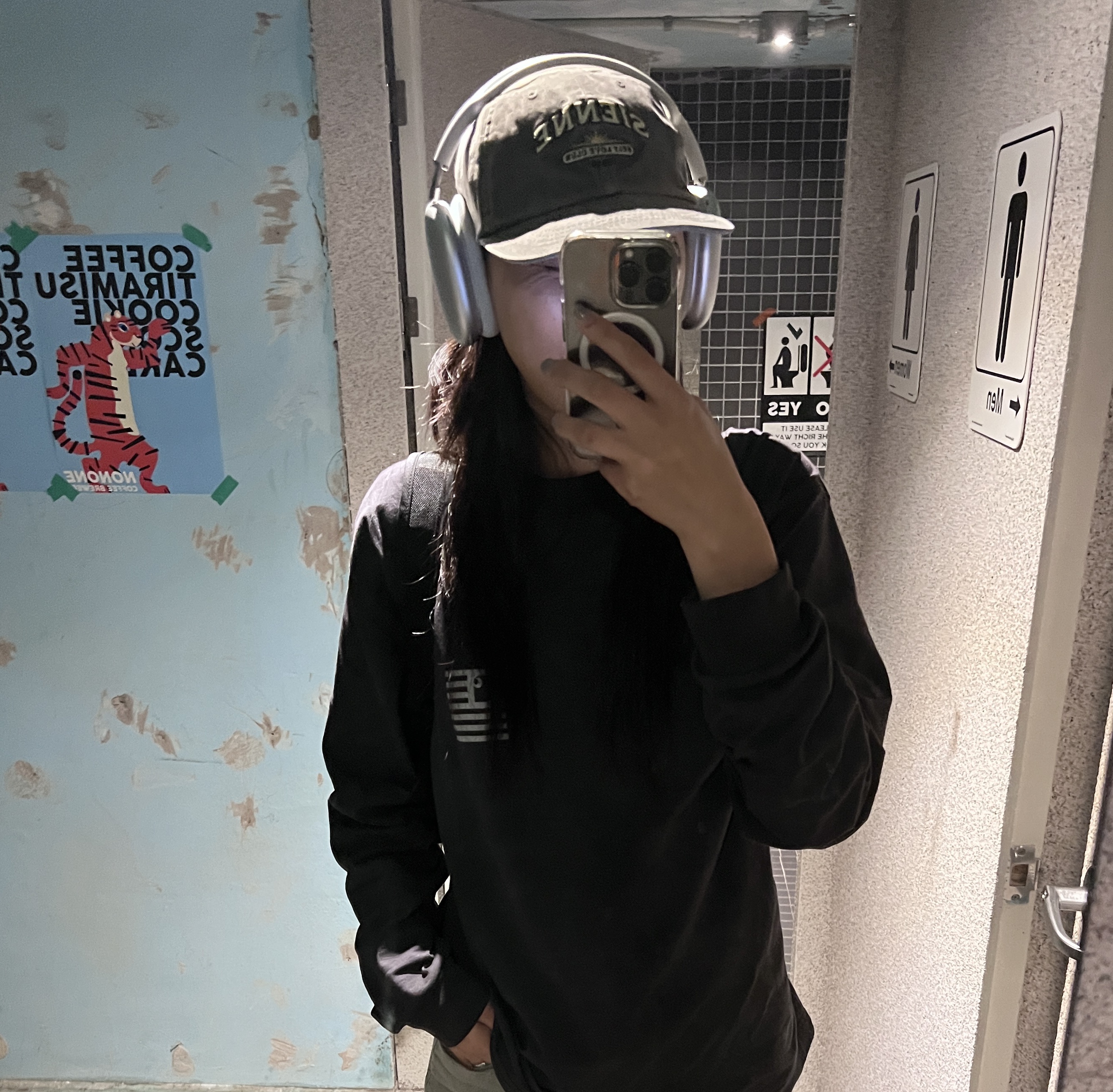 Matin Kim Black Bunny Toy Keyring Black, Arc'teryx Heliad 15 Backpack Black 착용 스타일 - 3