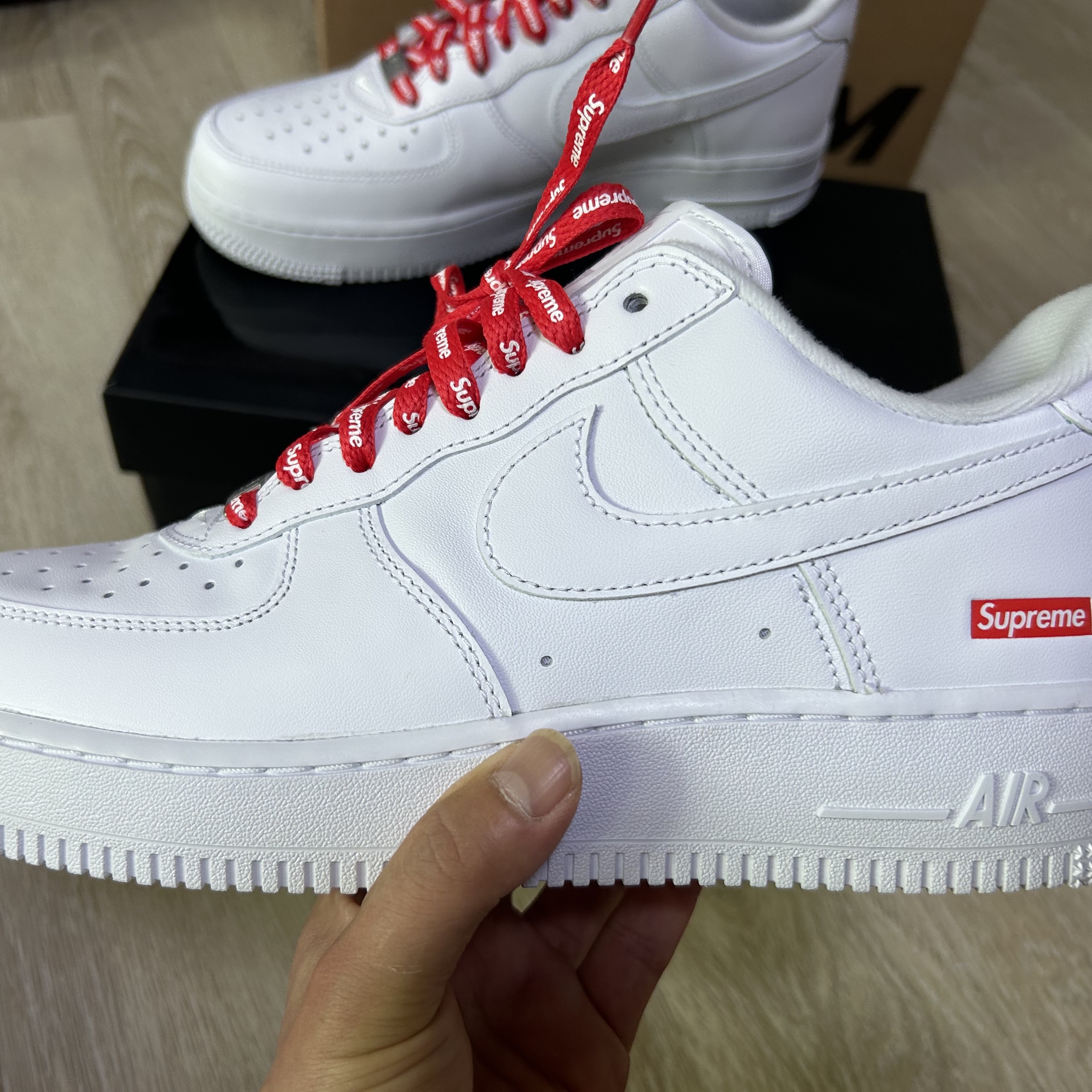 Nike x Supreme Air Force 1 Low White 착용 스타일