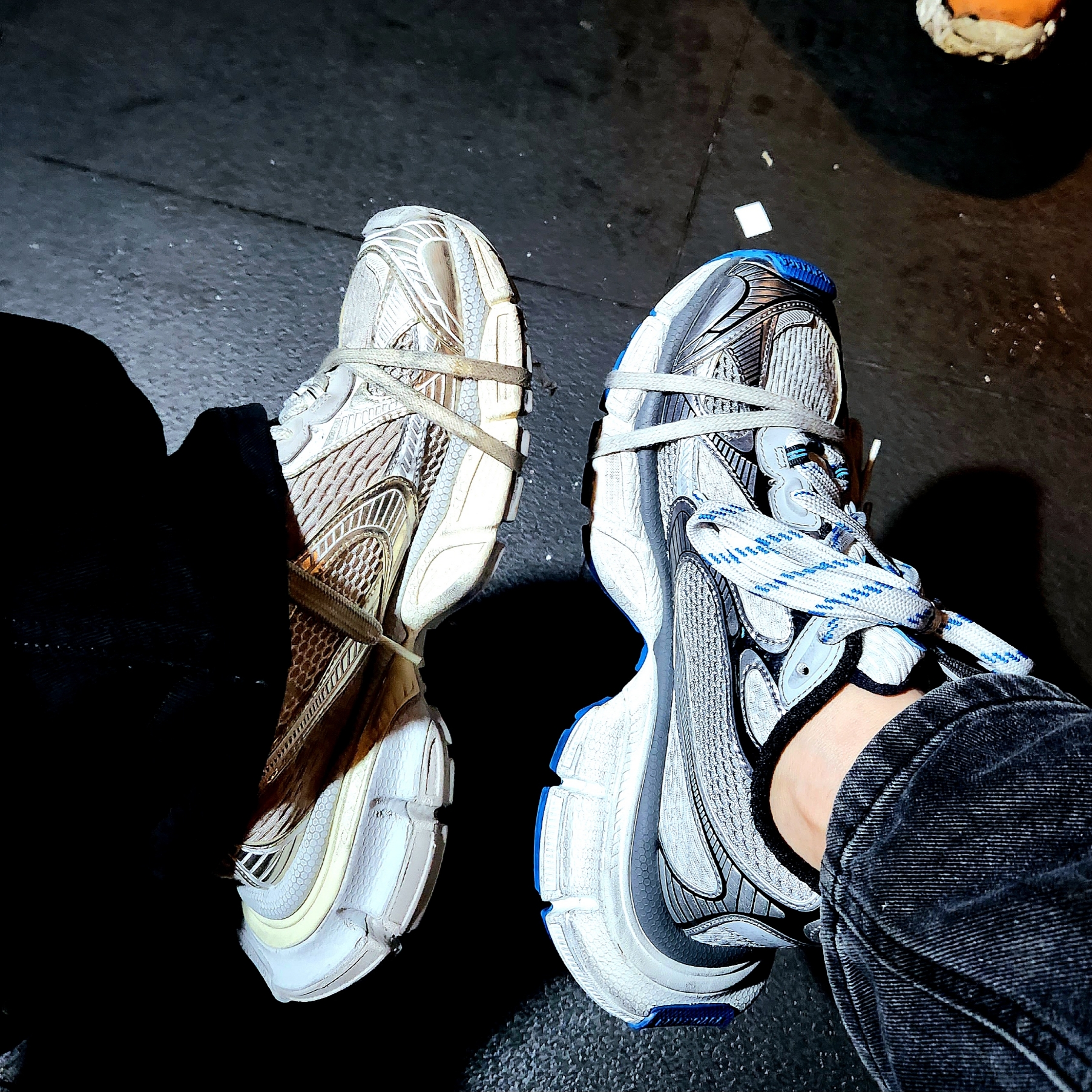 Balenciaga 3XL Sneakers Grey White Blue, Balenciaga 3XL Sneakers Light Beige 착용 스타일 - 1