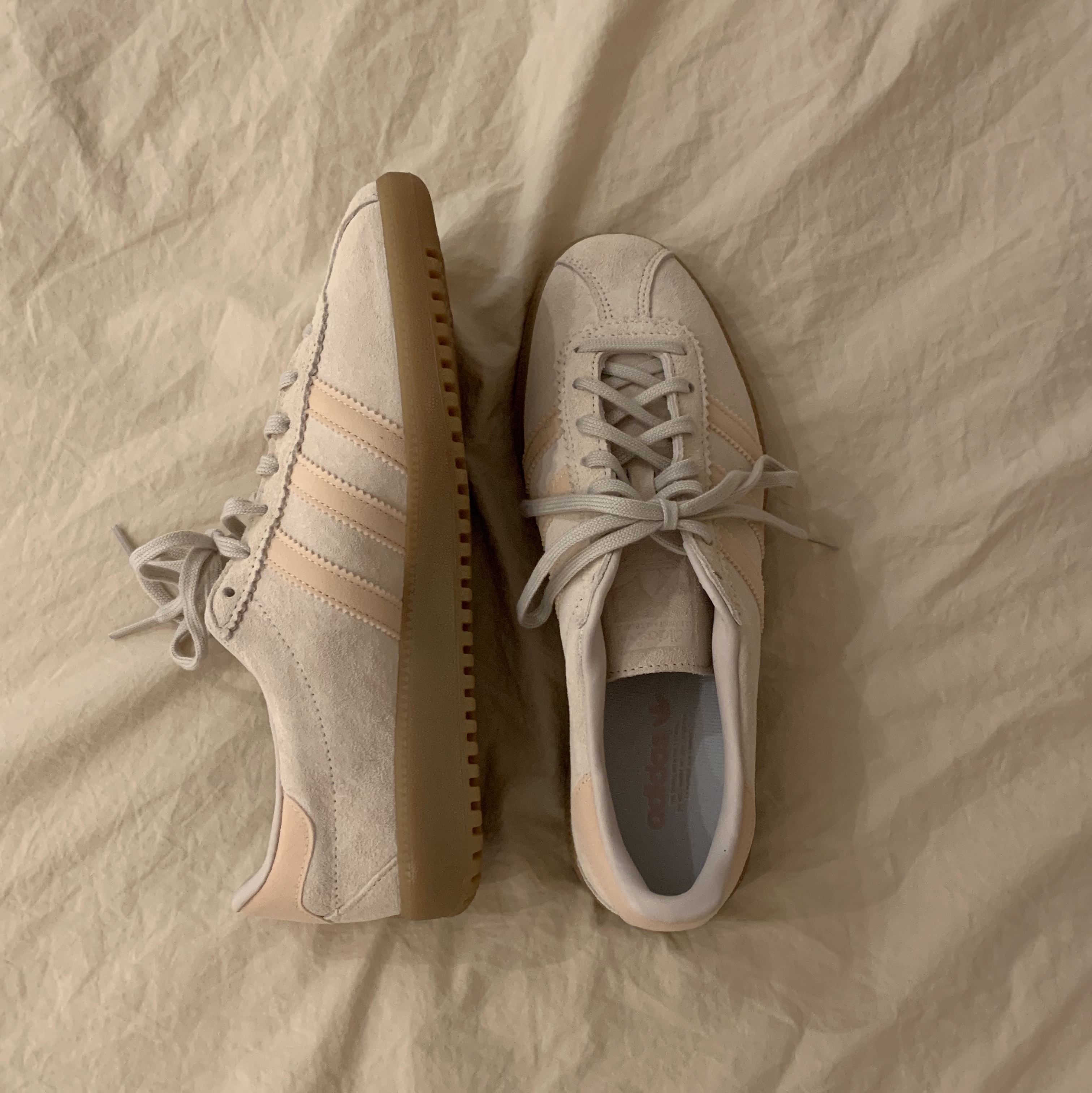 Adidas Bermuda Wonder White 착용 스타일