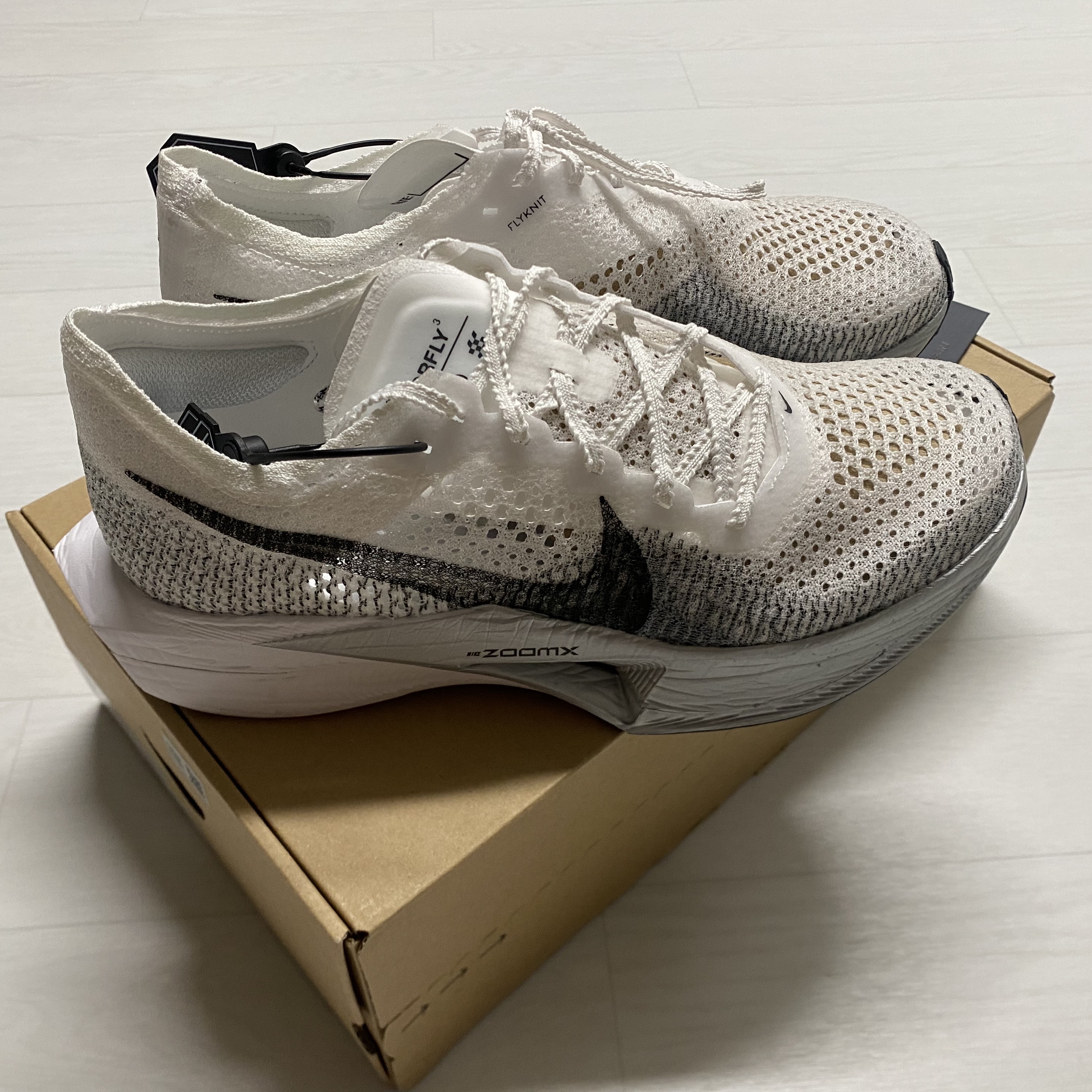 Nike ZoomX Vaporfly Next% 3 White Grey 착용 스타일 - 2