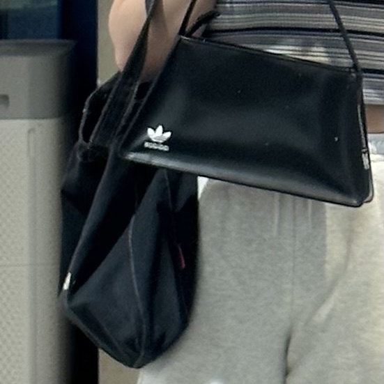 Adidas x Kseniaschnaider Mini Airliner Bag Black 착용 스타일