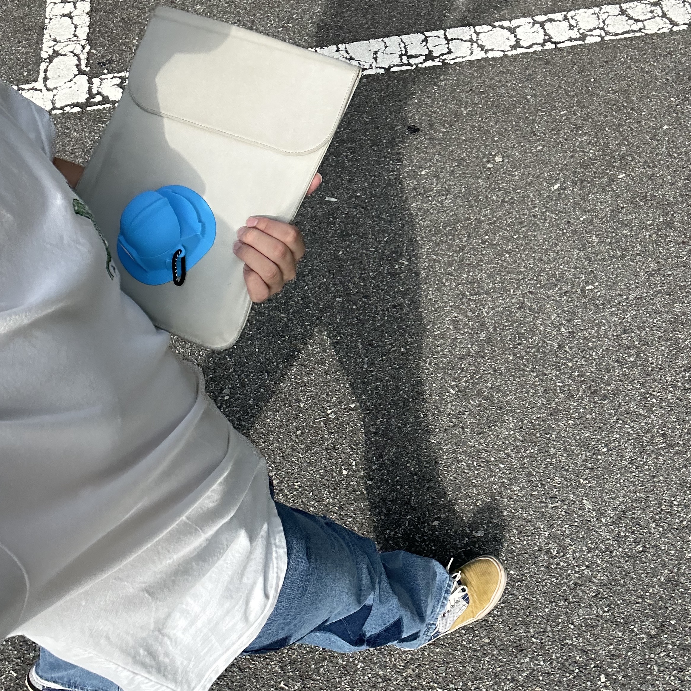 Vans Era Quilted Bandana Multicolor, Apple iPad Air 5th Gen Wifi 64GB Space Gray (Korean Ver.) 착용 스타일 - 1