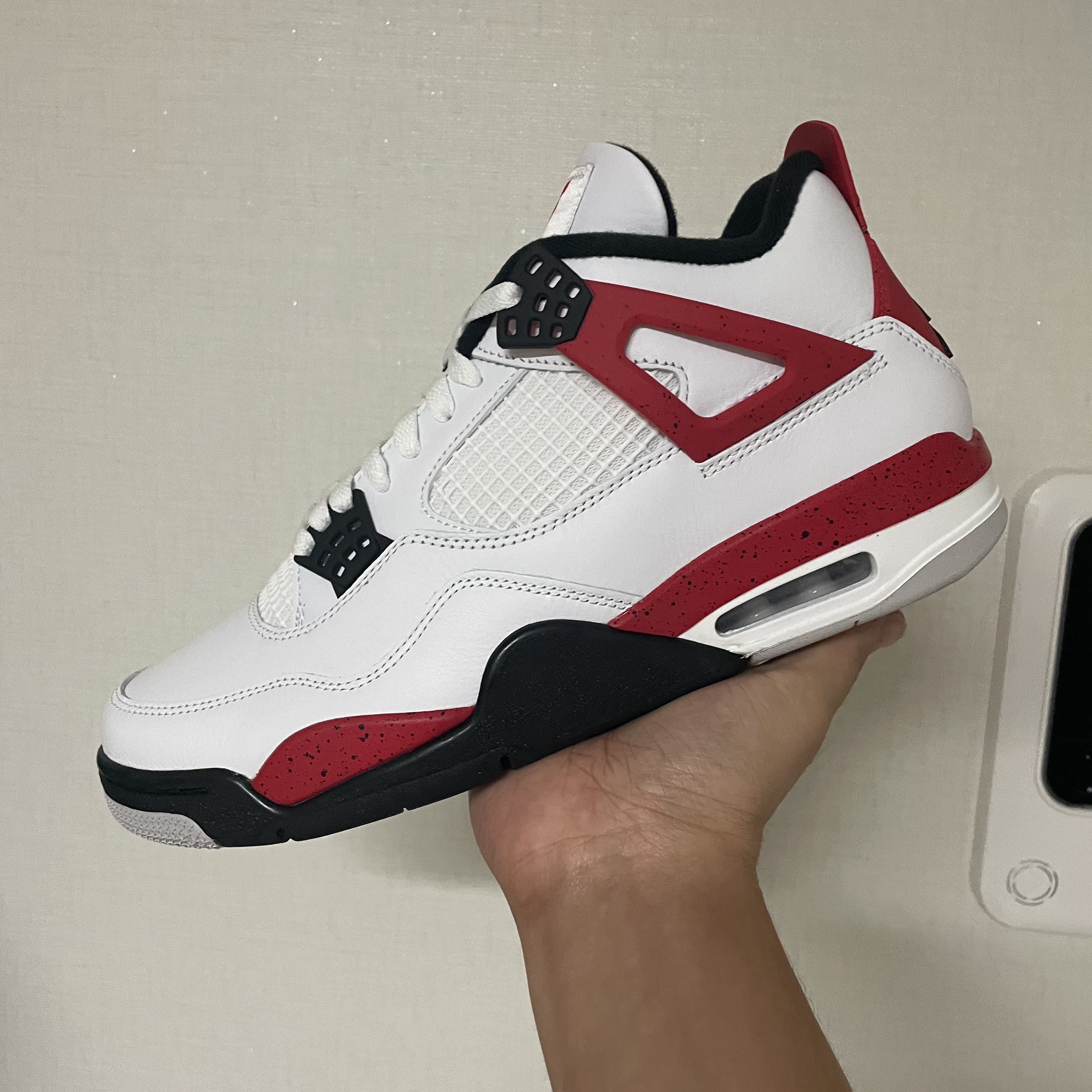 Jordan 4 Retro Red Cement 착용 스타일 - 1