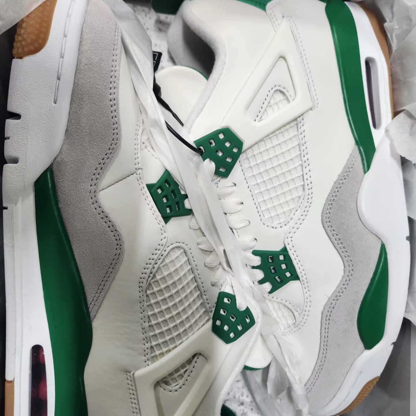 Jordan 4 x Nike SB Retro SP Pine Green 착용 스타일 - 2