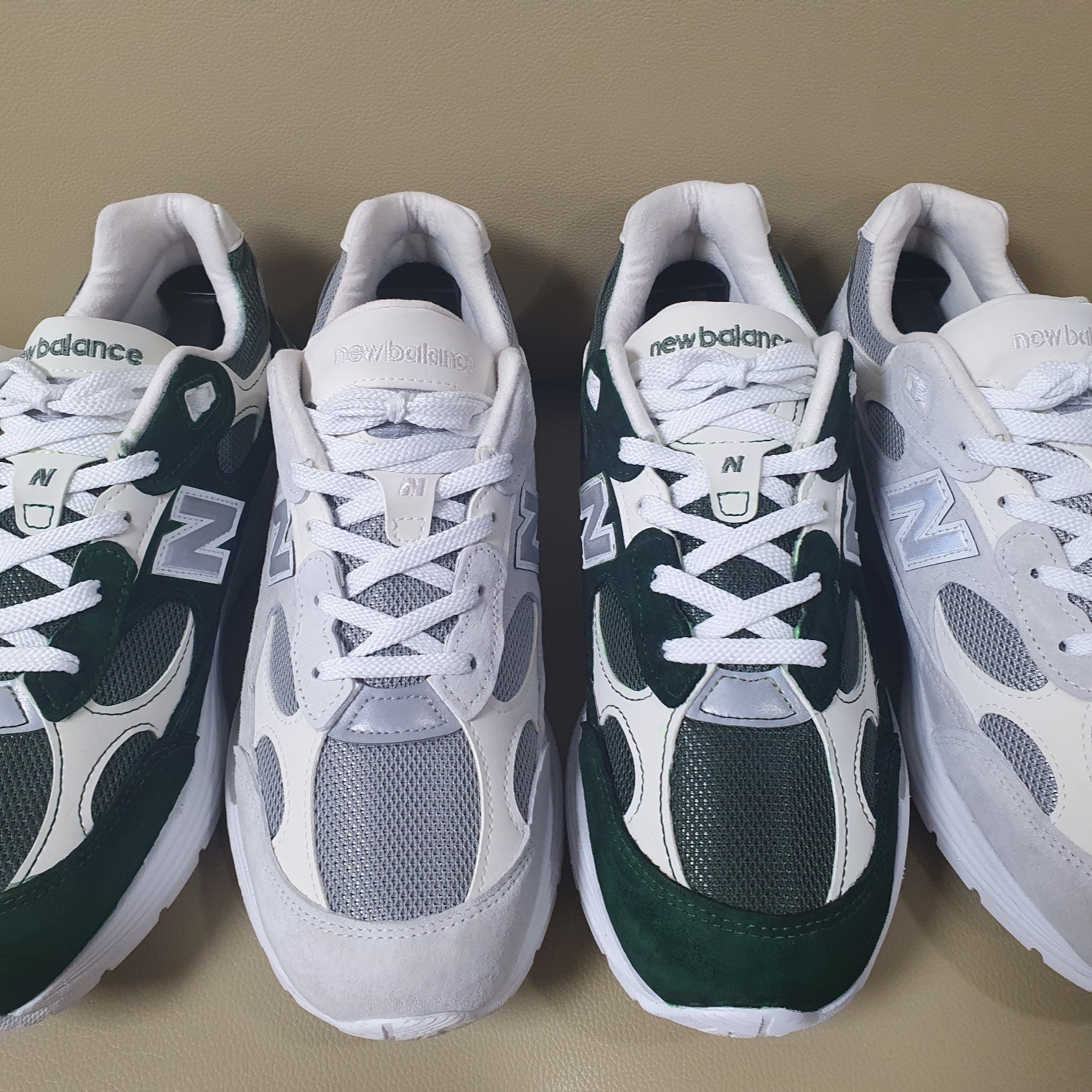 New Balance 992 Made in USA White Silver, New Balance x JJJJound 992 Made in USA Mossy Green 착용 스타일 - 4
