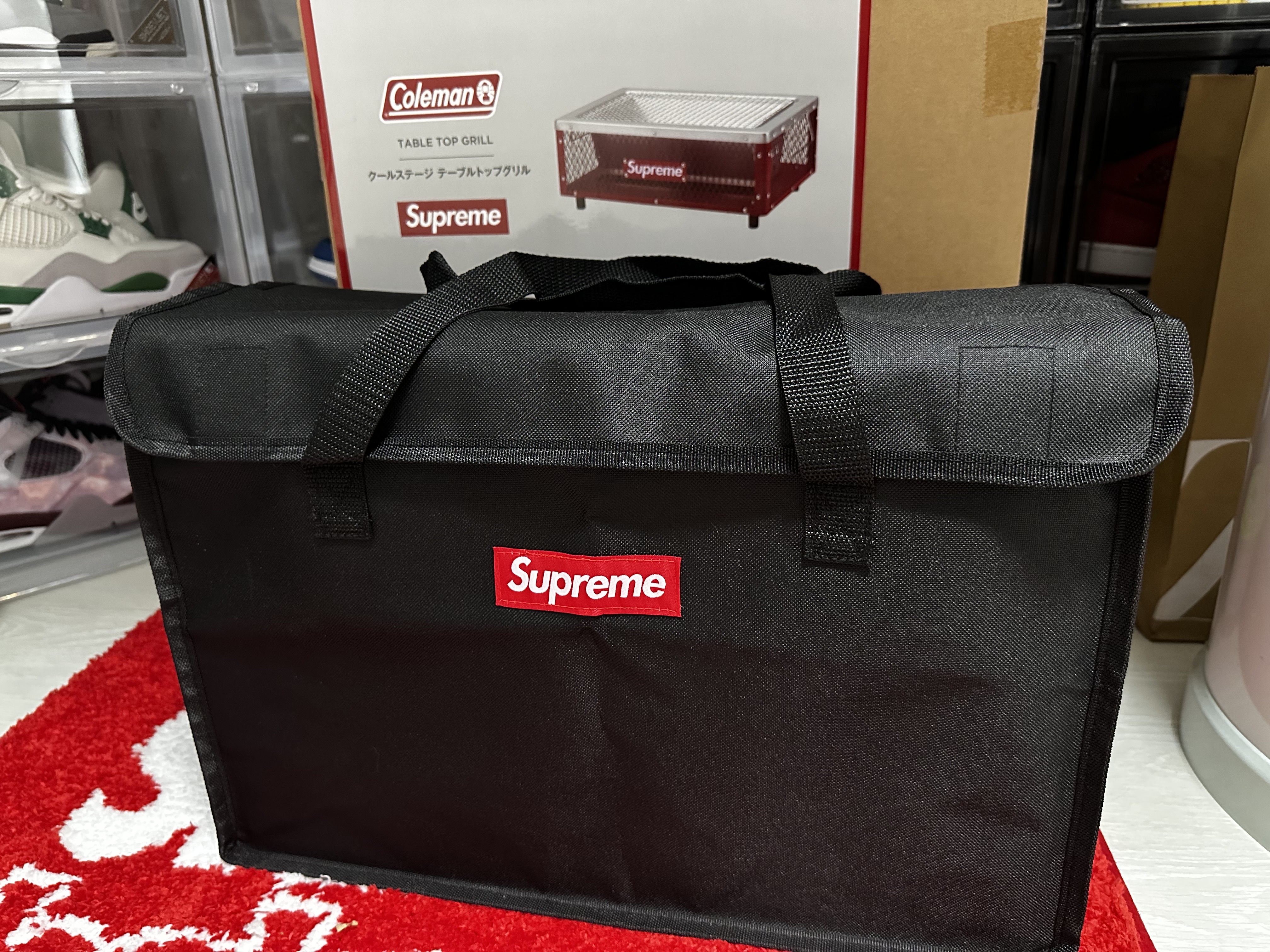 Supreme x Coleman Charcoal Grill Red - 23SS 착용 스타일 - 3