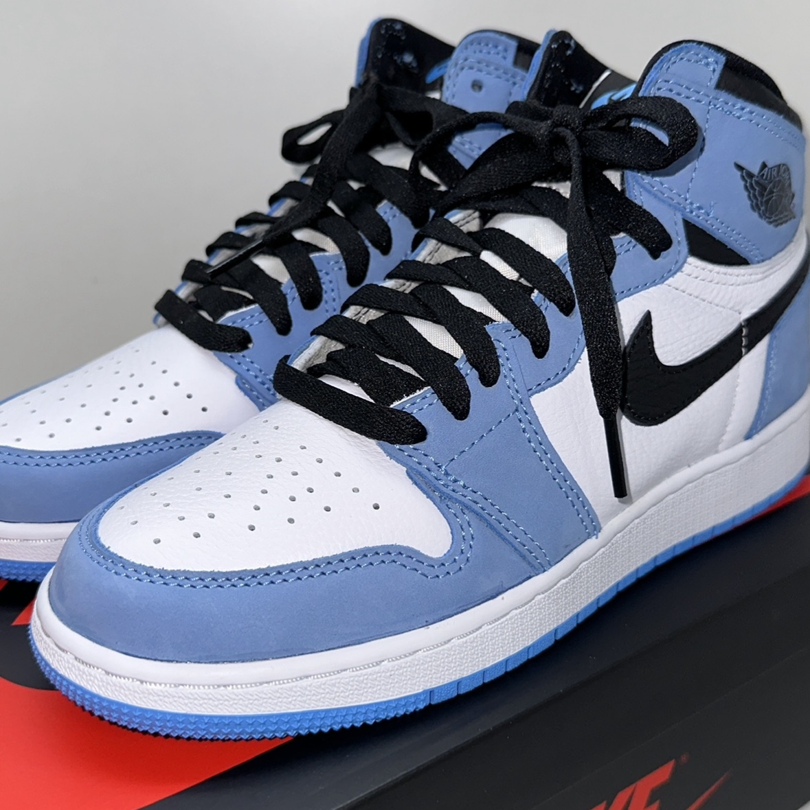 (GS) Jordan 1 Retro High OG University Blue 착용 스타일 - 1