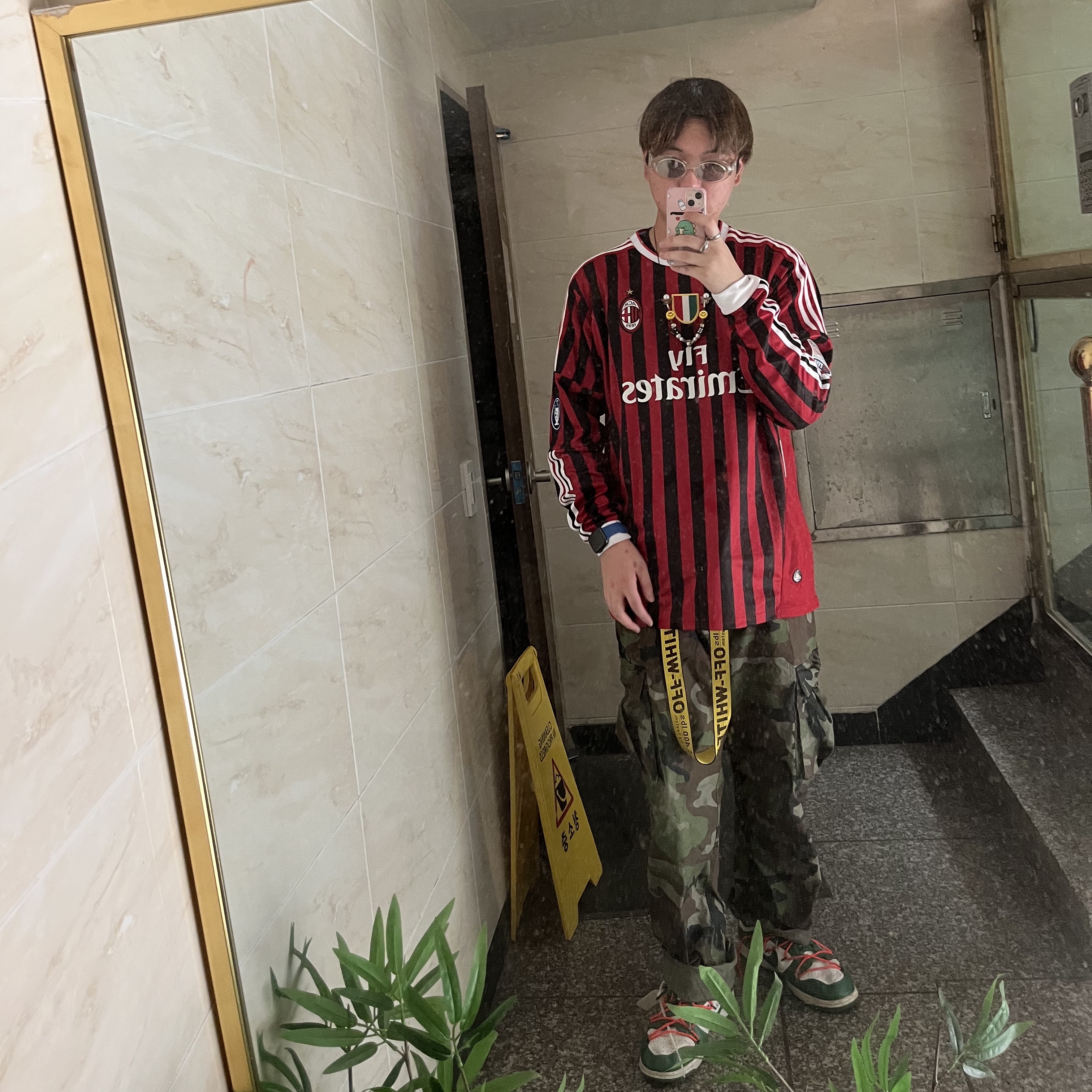 Off-White Classic Industrial Belt Yellow Black, Nike x Off-White Dunk Low Pine Green 착용 스타일