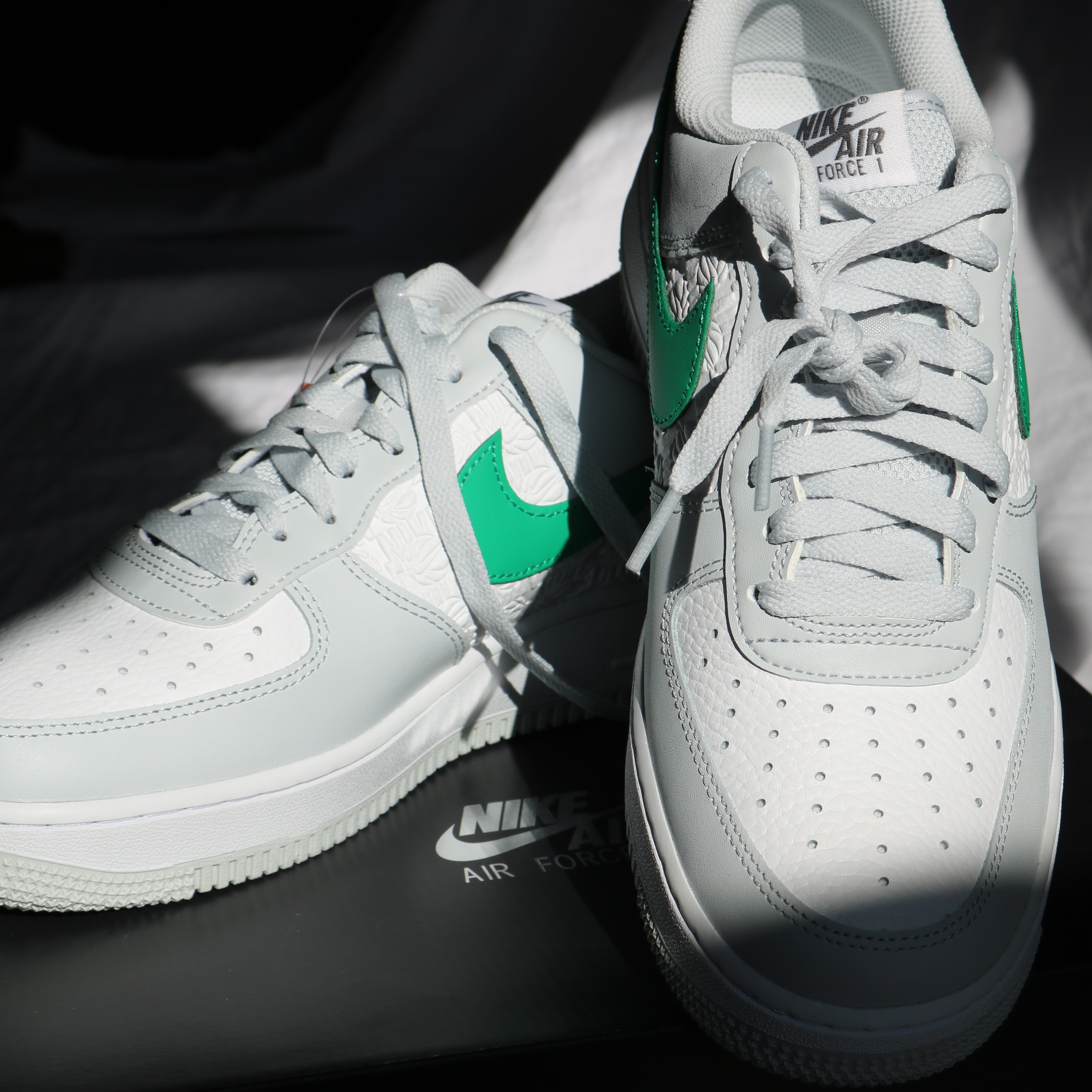Nike Air Force 1 '07 Pure Platinum Stadium Green 착용 스타일 - 1