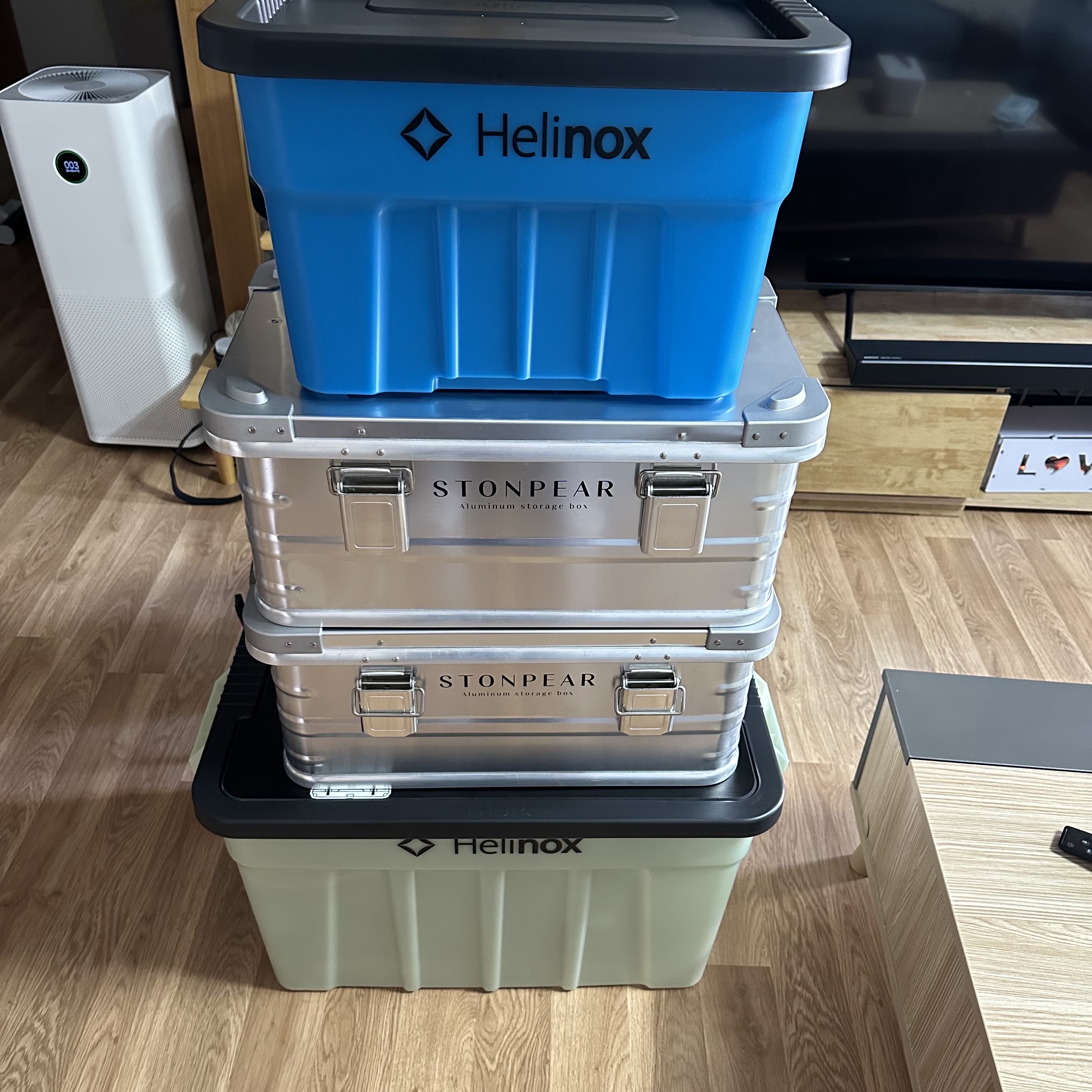 Helinox x Thor Glow Edition 22L Container Glow Blue, Helinox x Thor Glow Edition 75L Container Glow Green 착용 스타일