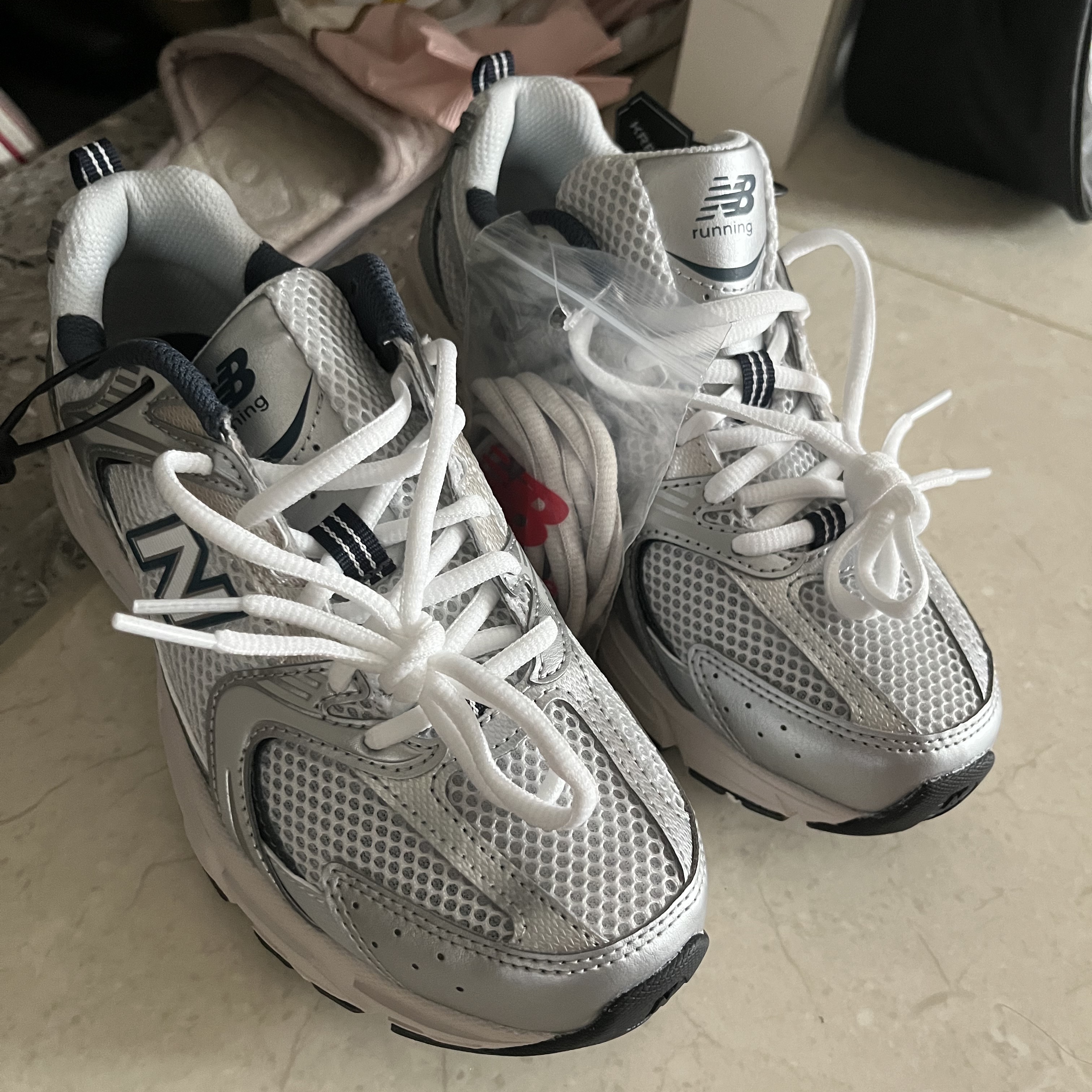New Balance 530 Steel Grey 착용 스타일