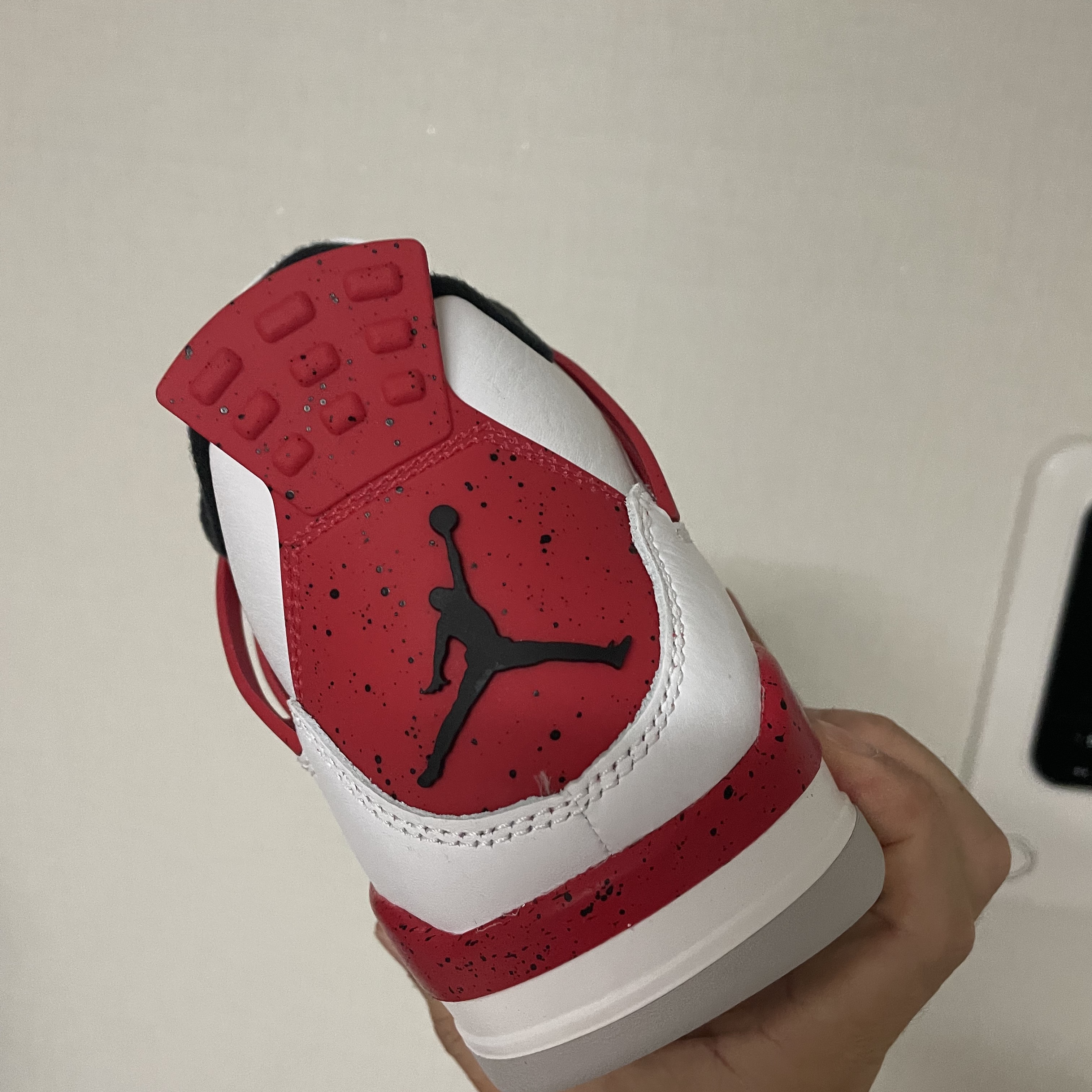 Jordan 4 Retro Red Cement 착용 스타일 - 3