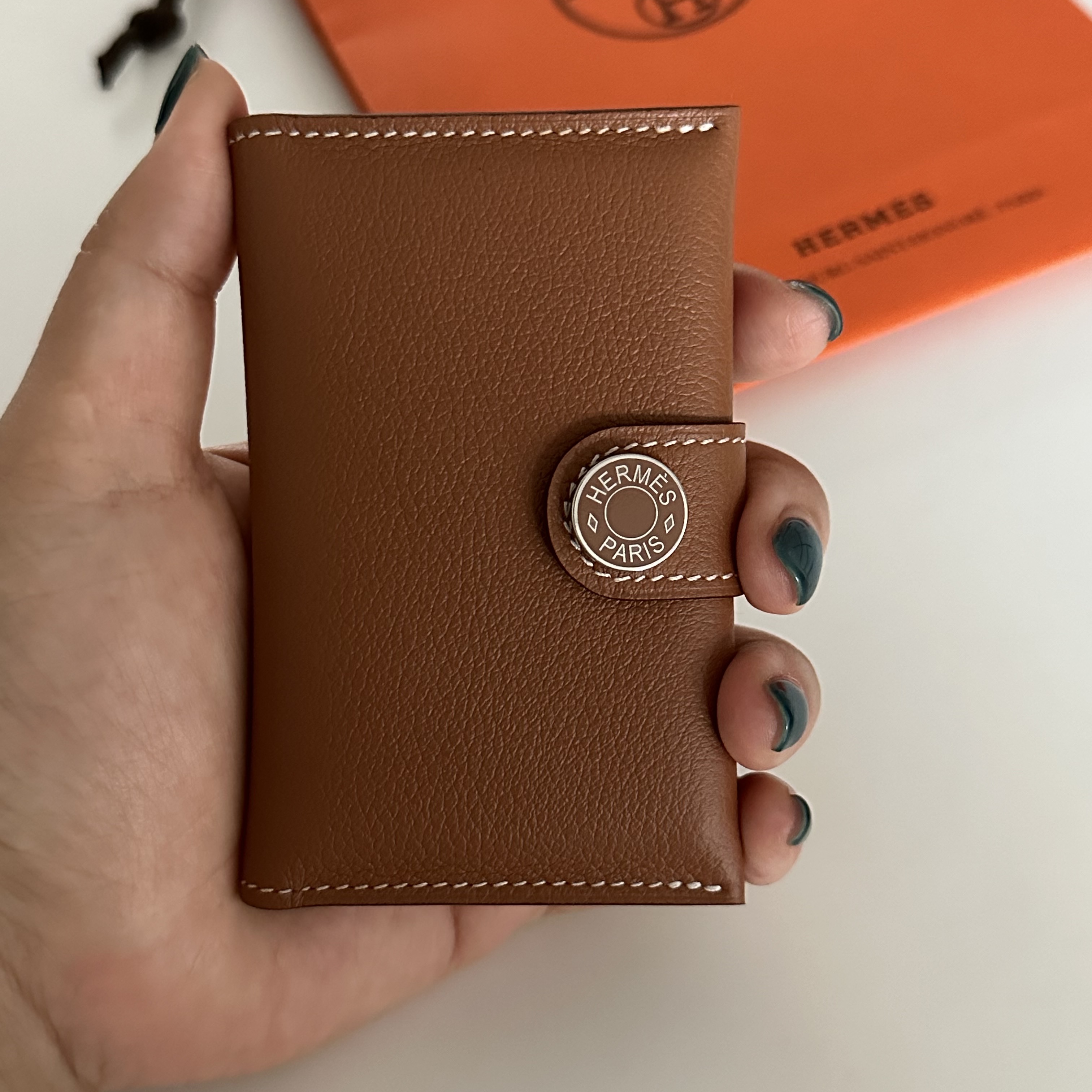 Hermes R.M.S Card Holder Evercolor & Palladium Gold 착용 스타일