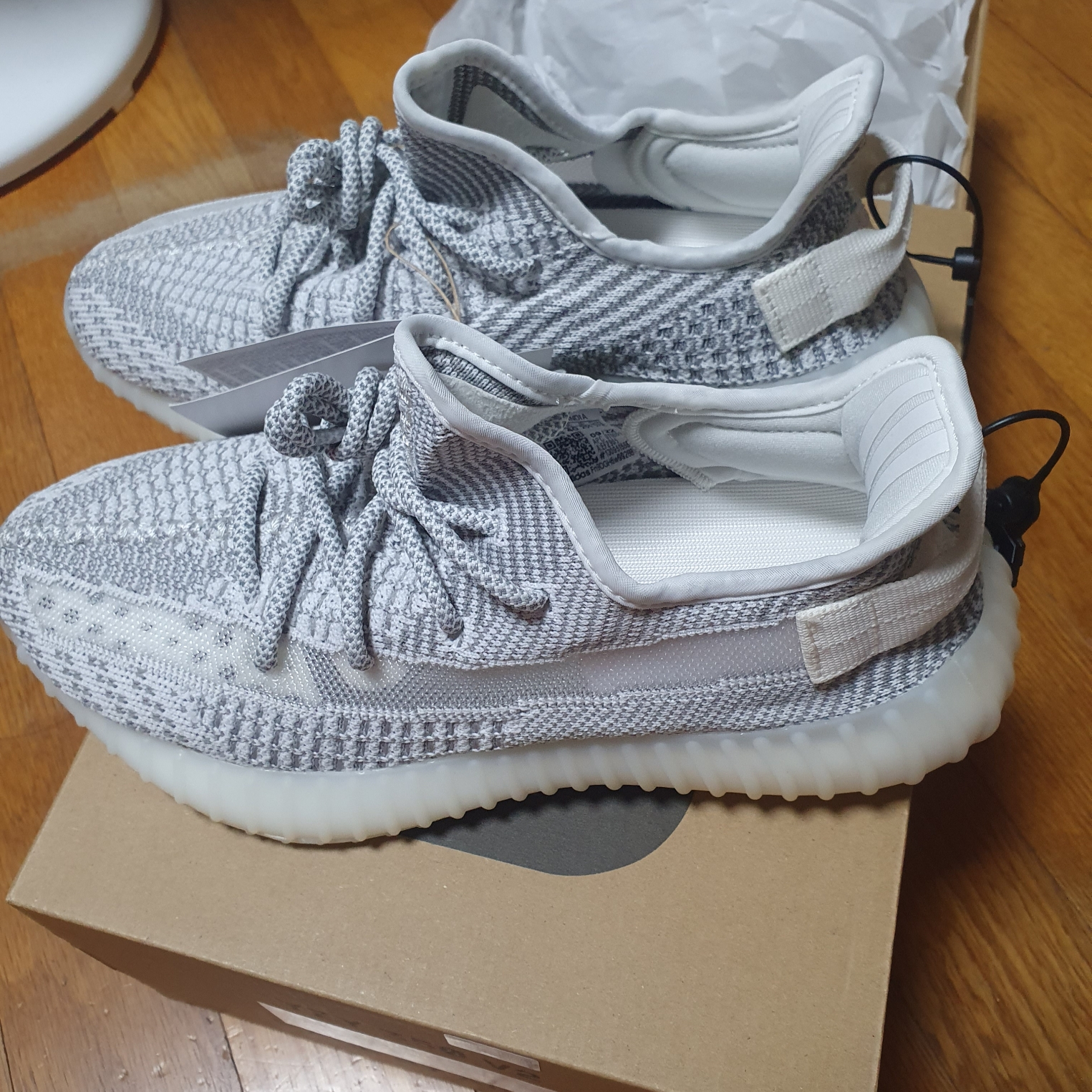 Adidas Yeezy Boost 350 V2 Static 2023 착용 스타일