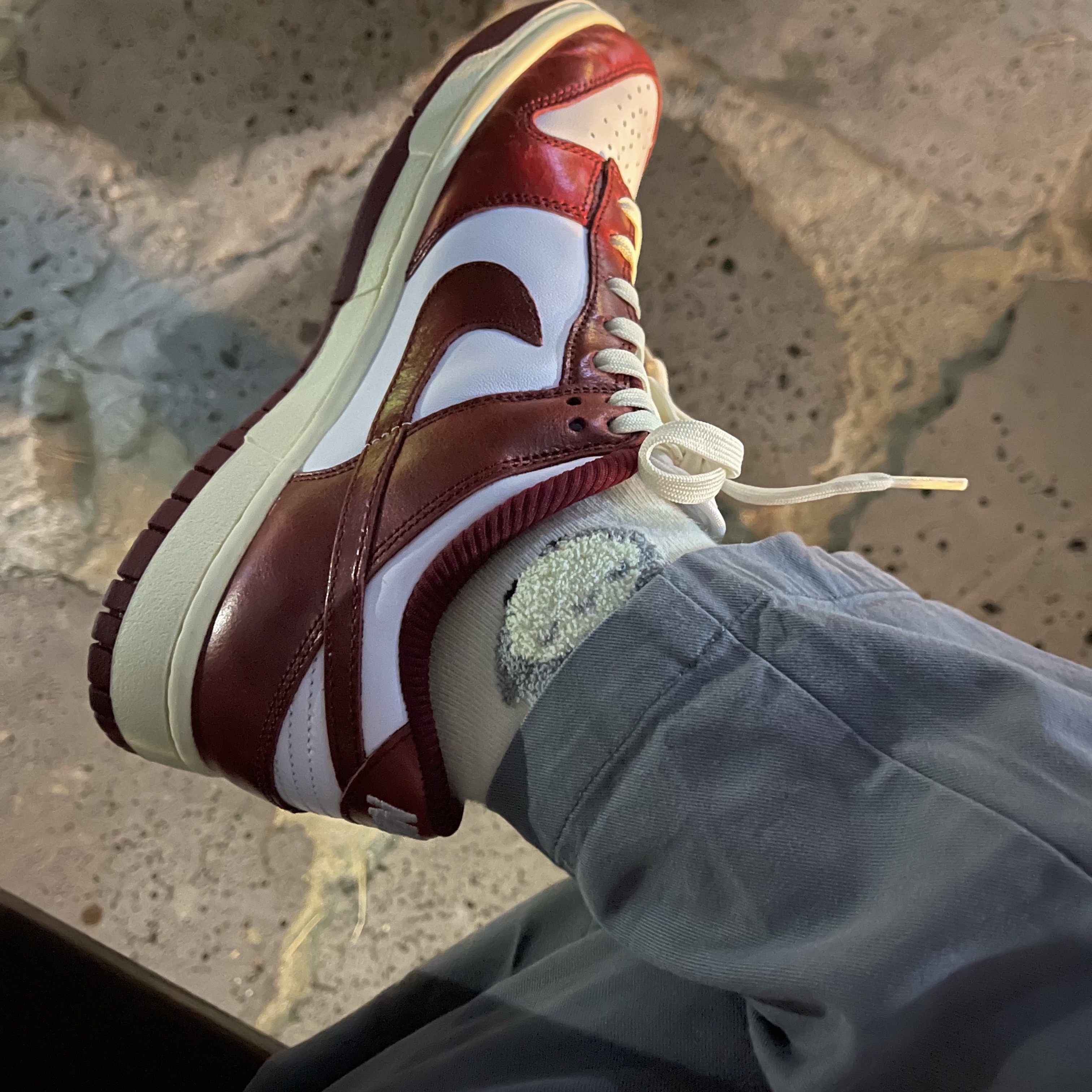 (W) Nike Dunk Low Retro PRM Team Red and White 착용 스타일 - 1