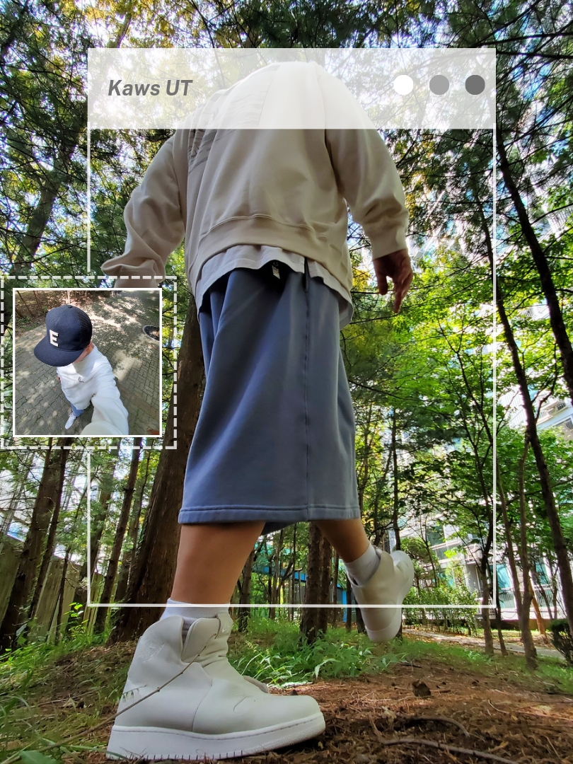 (W) Jordan 1 Sage XX Off White, Uniqlo UT x Kaws Long Sleeve Sweatshirt Off White 착용 스타일 - 3