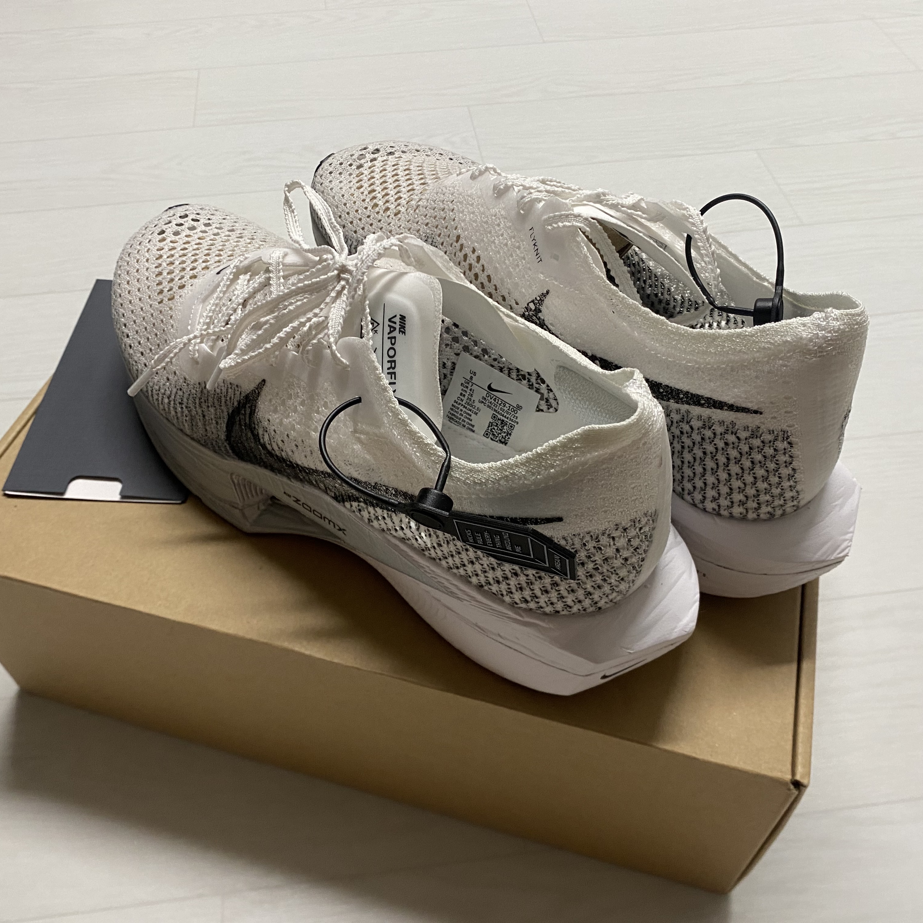 Nike ZoomX Vaporfly Next% 3 White Grey 착용 스타일 - 3