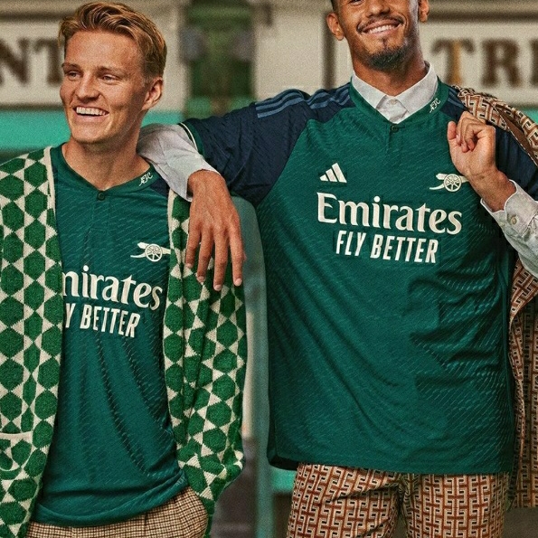 Adidas Arsenal 2023/24 3rd Jersey Rich Green Collegiate Navy - KR Sizing (Non Marking Ver.) 착용 스타일 - 2