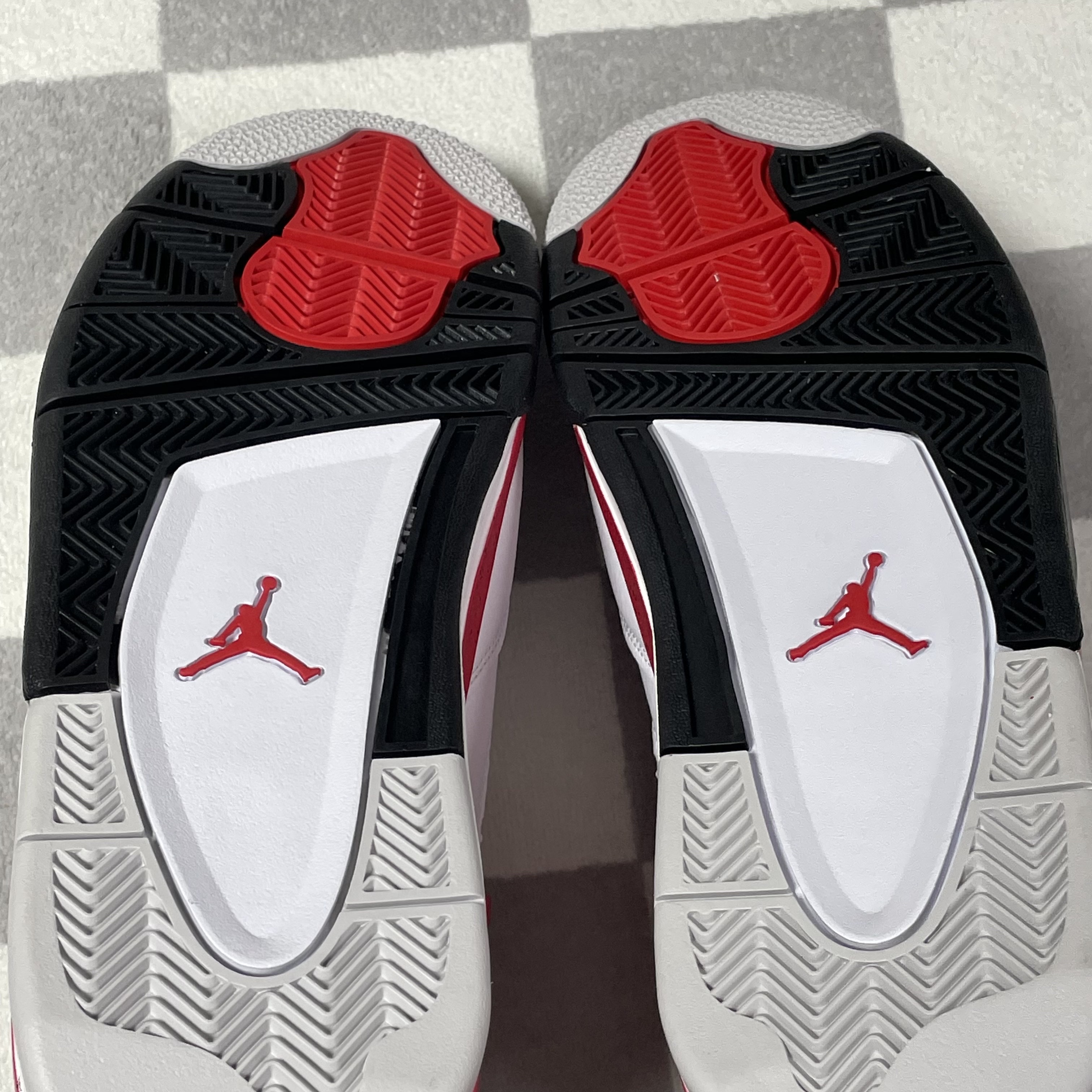 Jordan 4 Retro Red Cement 착용 스타일 - 3