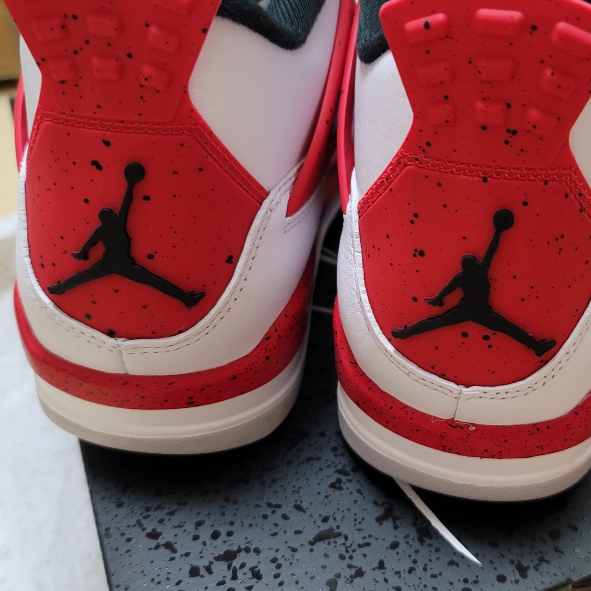 Jordan 4 Retro Red Cement 착용 스타일 - 2