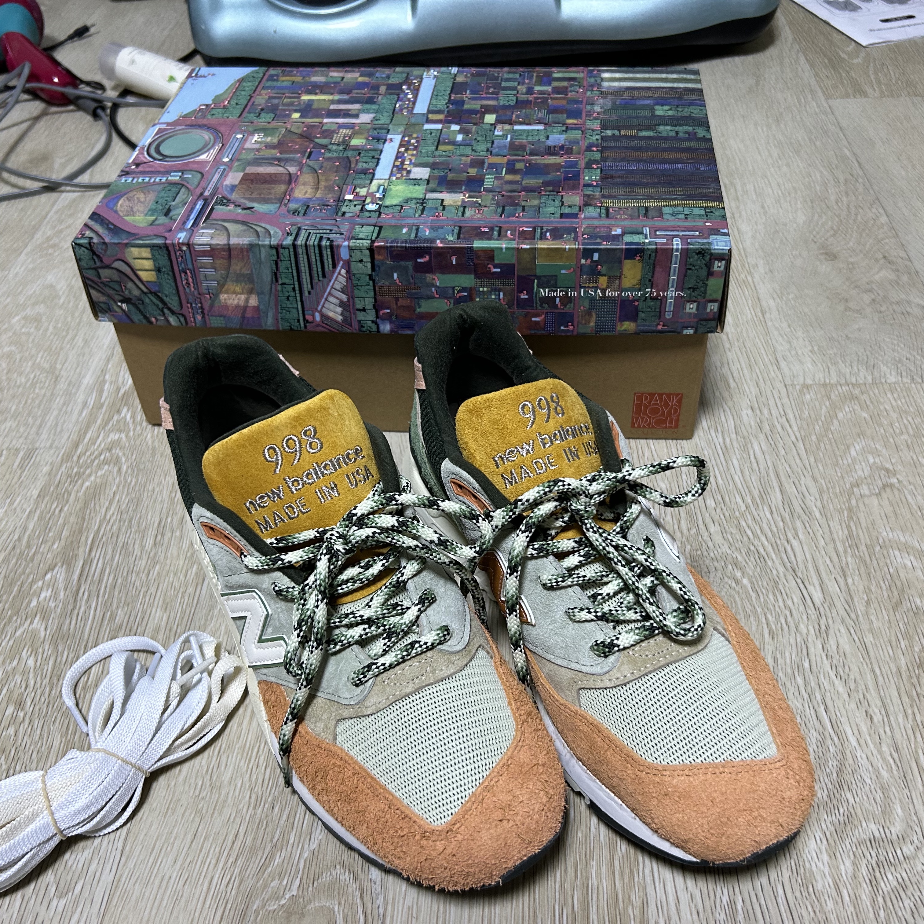 New Balance x Ronnie Fieg x Frank Lloyd 998 Broadacre City Aloe Wash 착용 스타일