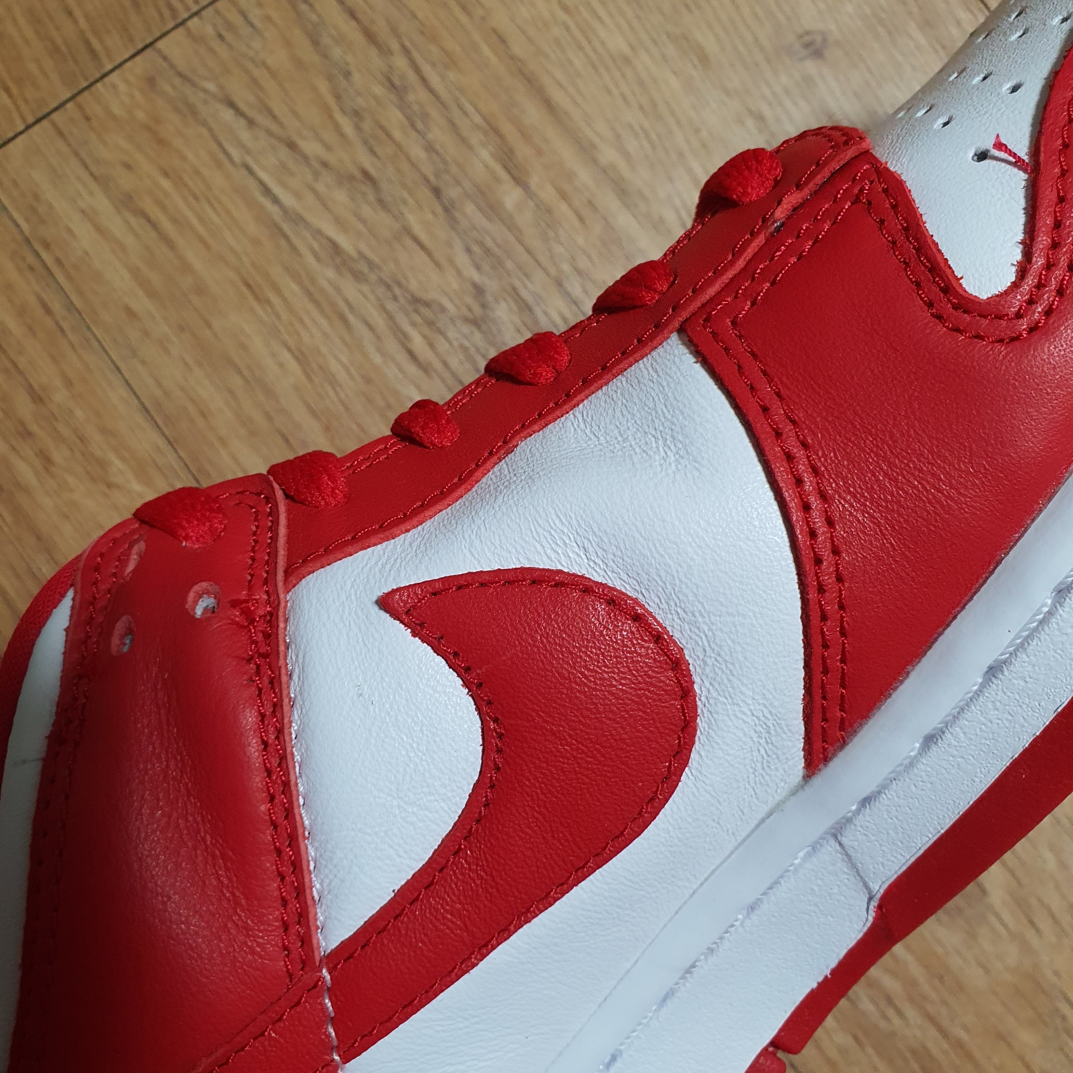 Nike Dunk Low SP White and University Red 2023 착용 스타일 - 2